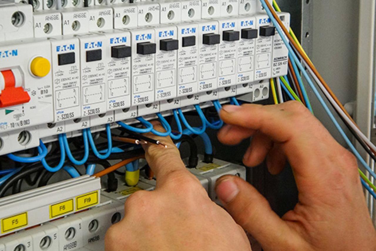 Jan Lízner - Elektroinstalace