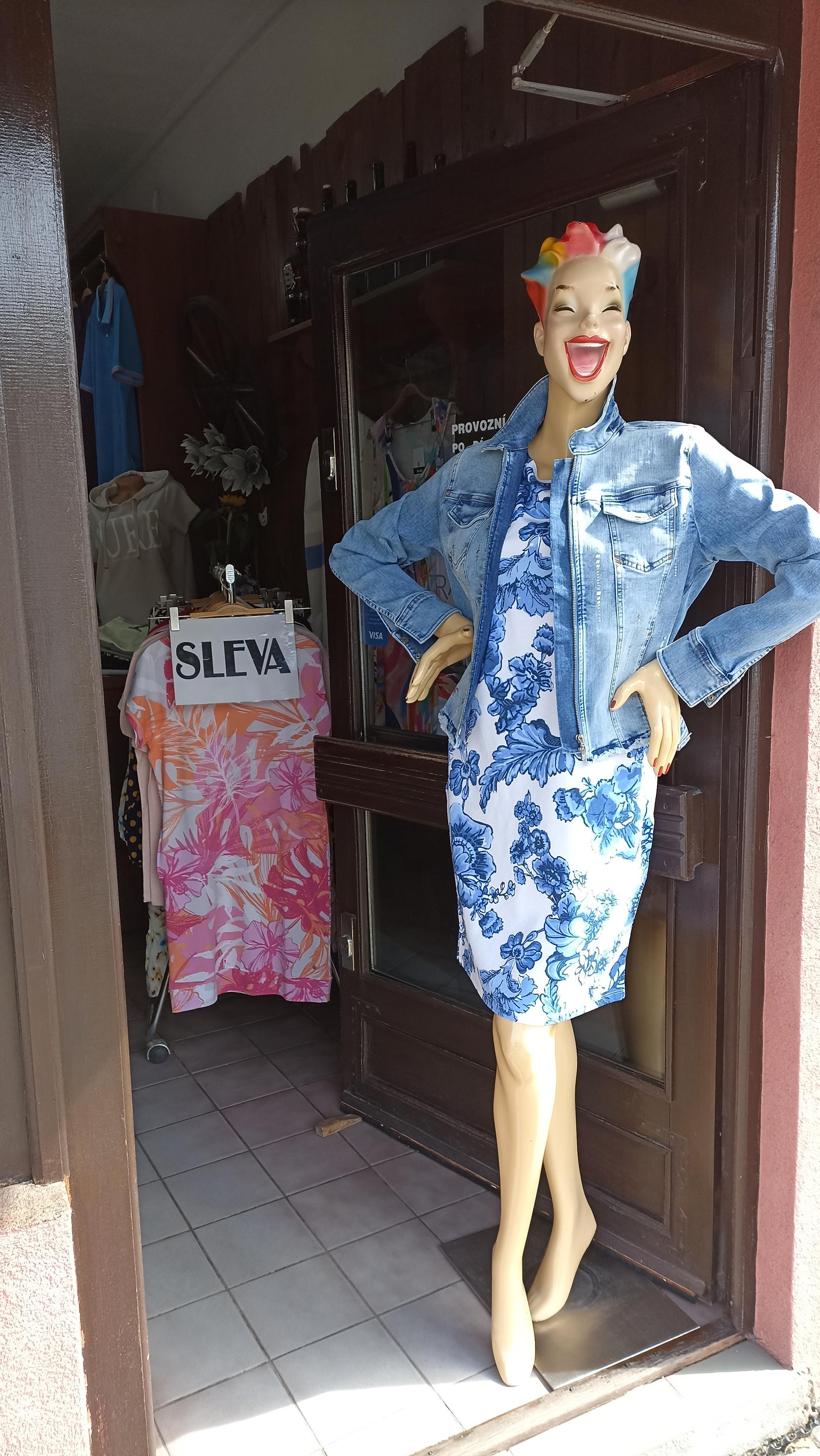 Alena Burešová -Stahoňová  - Prodej zn.oblečení foto 2