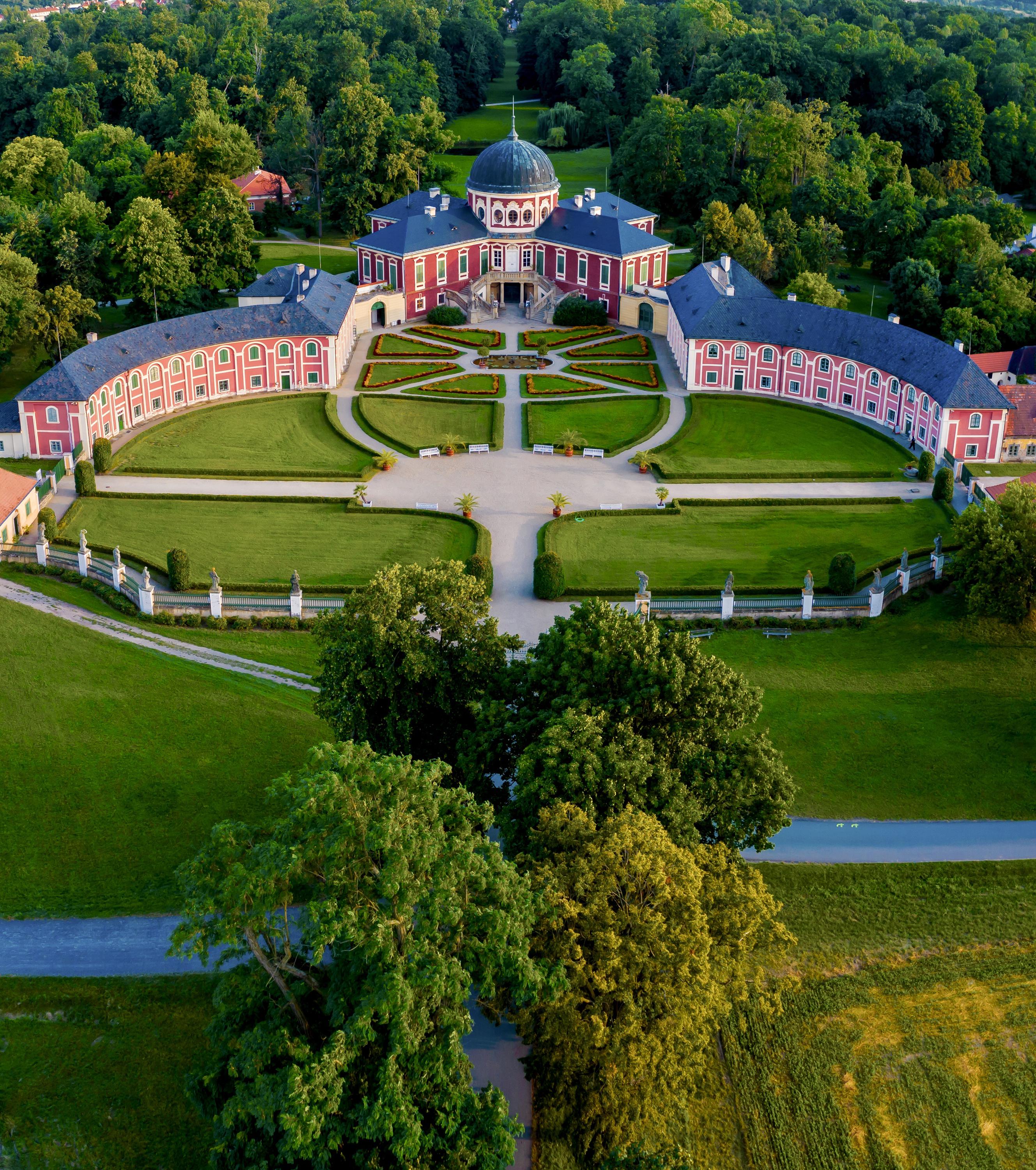 Státní zámek Veltrusy