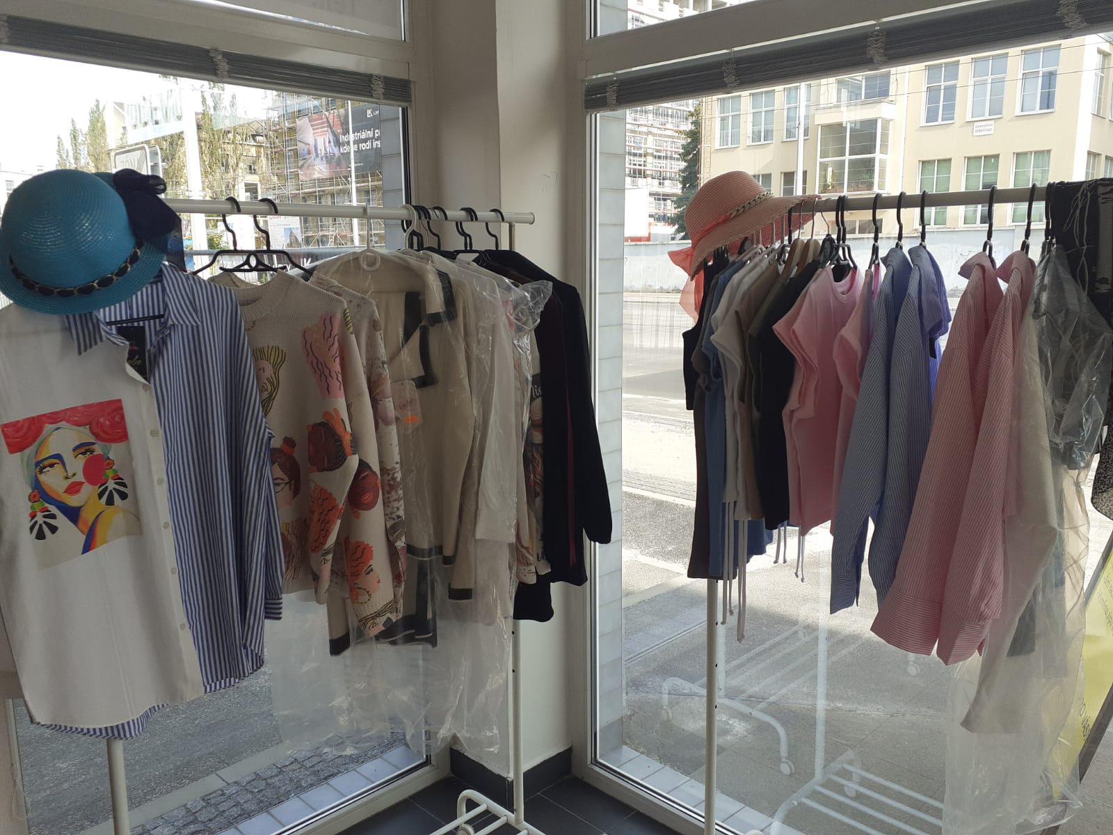 ALPROF s.r.o. - Oprava oděvů a záclon foto 4