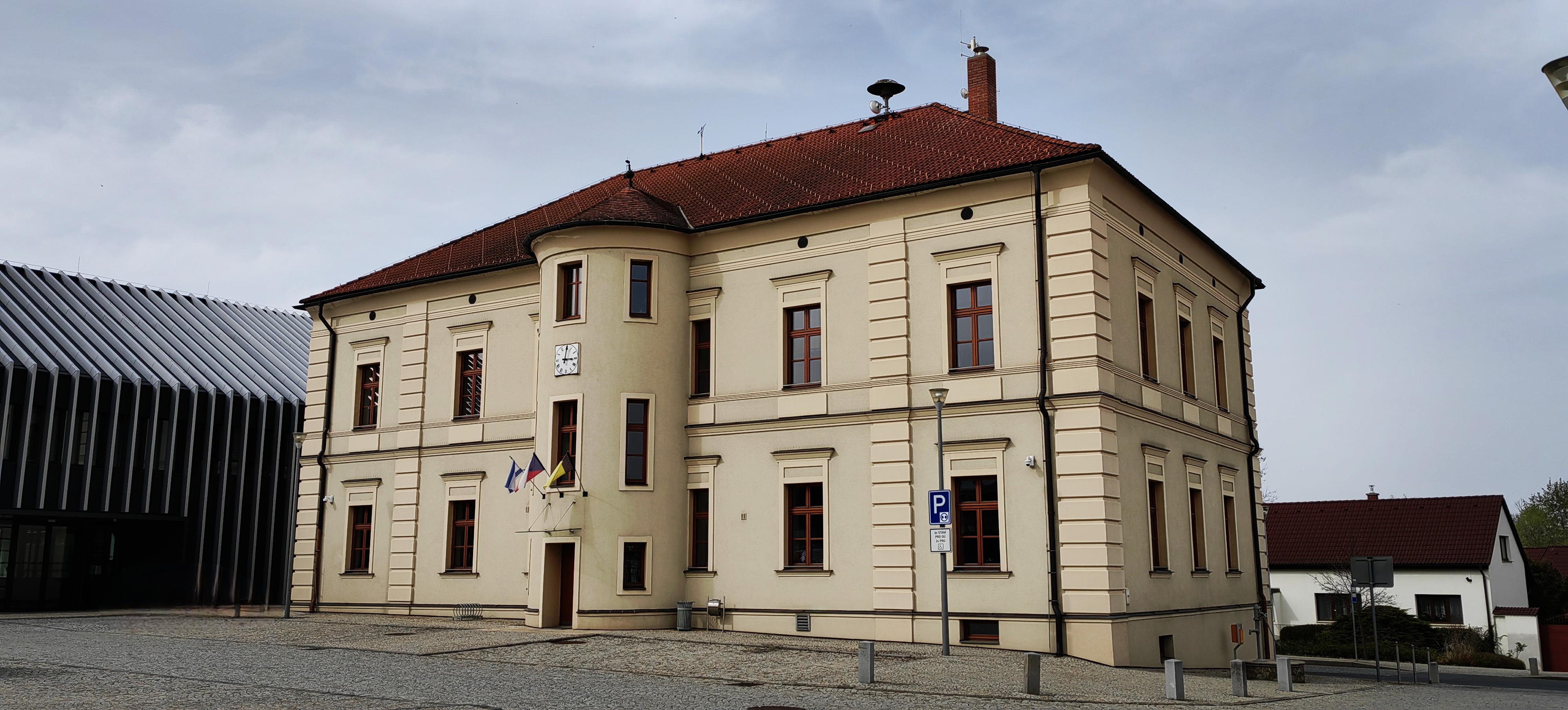 Dolní Břežany - obecní úřad foto 3