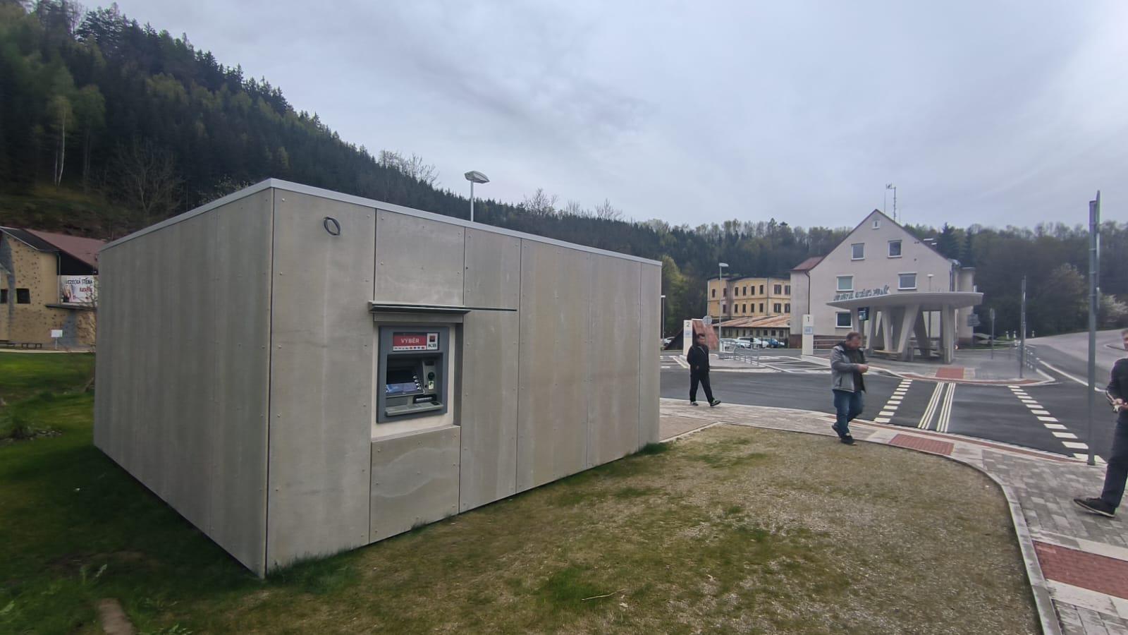 Bankomat Komerční banky foto 2