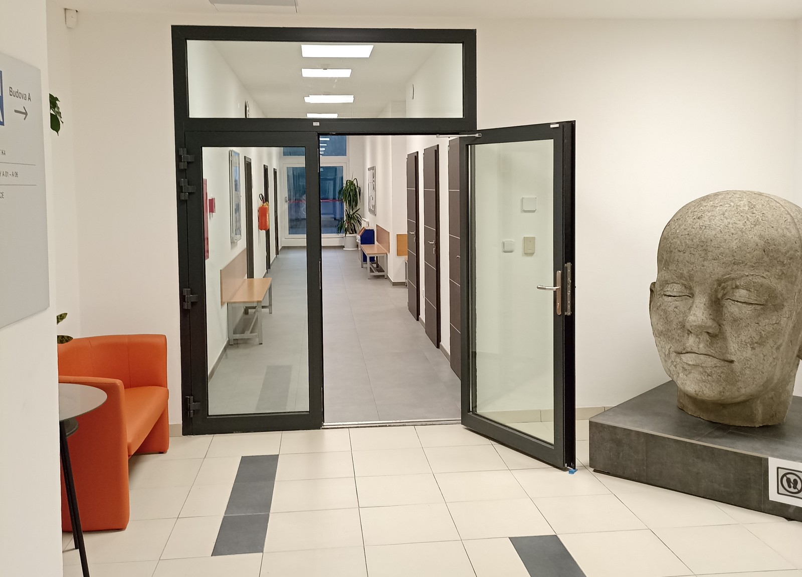 Anglo - německá obchodní akademie foto 4