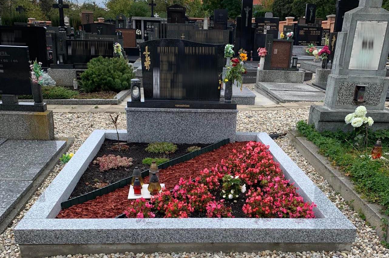 Žulové rámy, jednohroby, dvojhroby