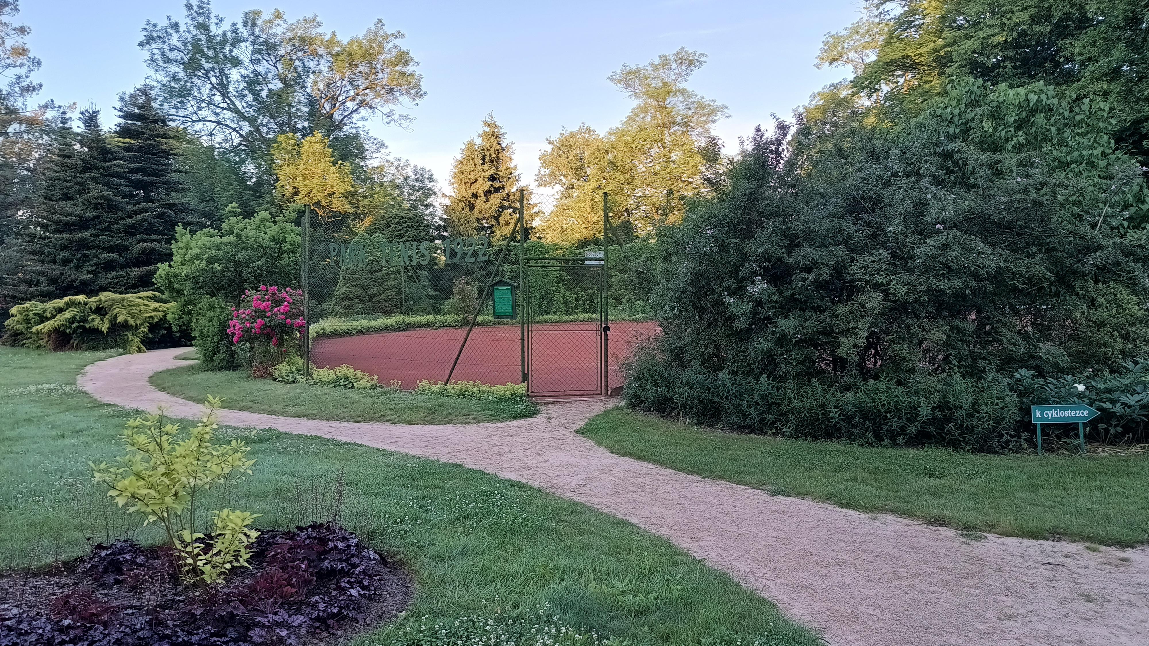 Tenisový kurt U Nového Zámku foto 1