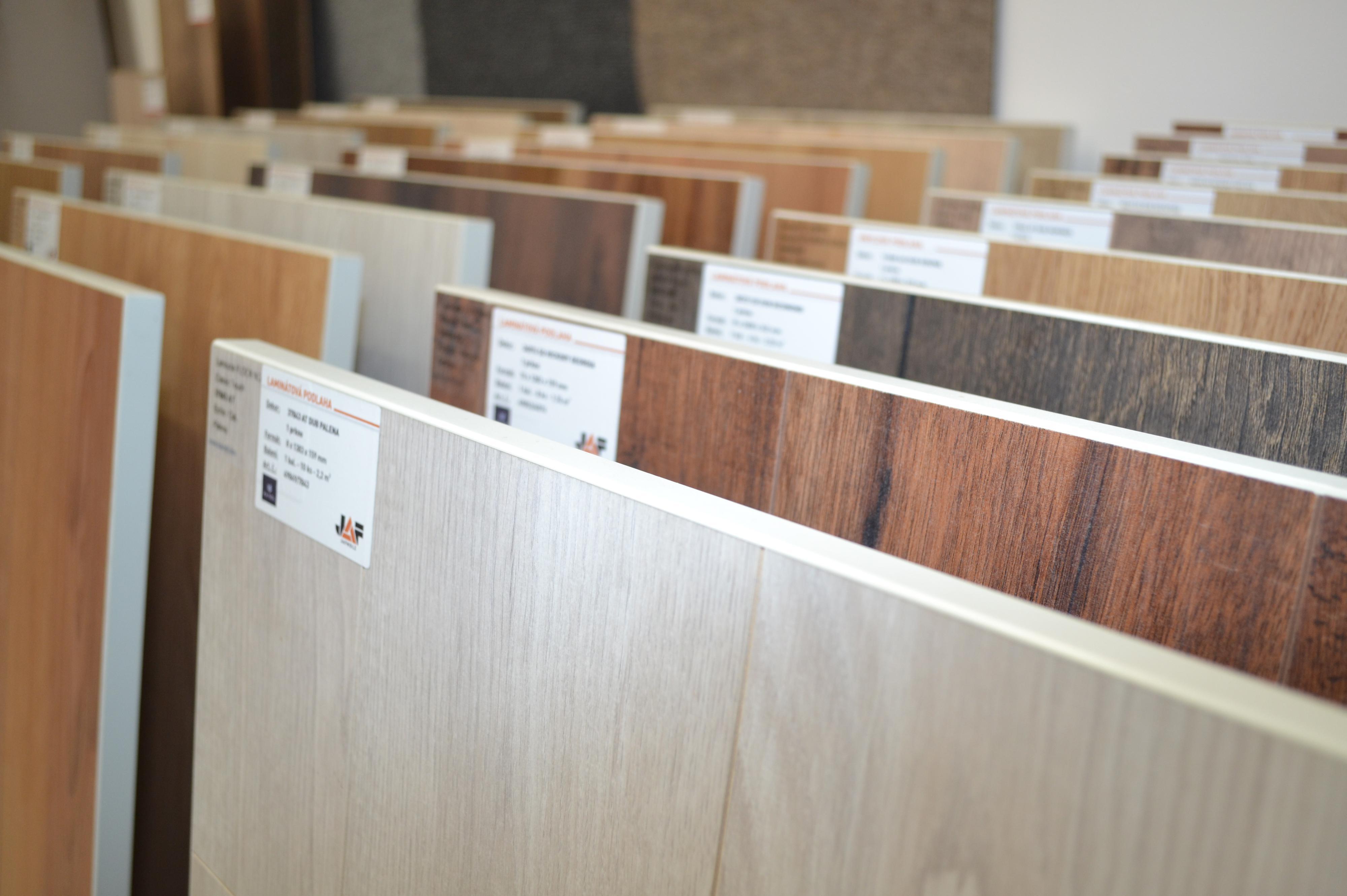 PODLAHY/DVEŘE Sefir, s.r.o.