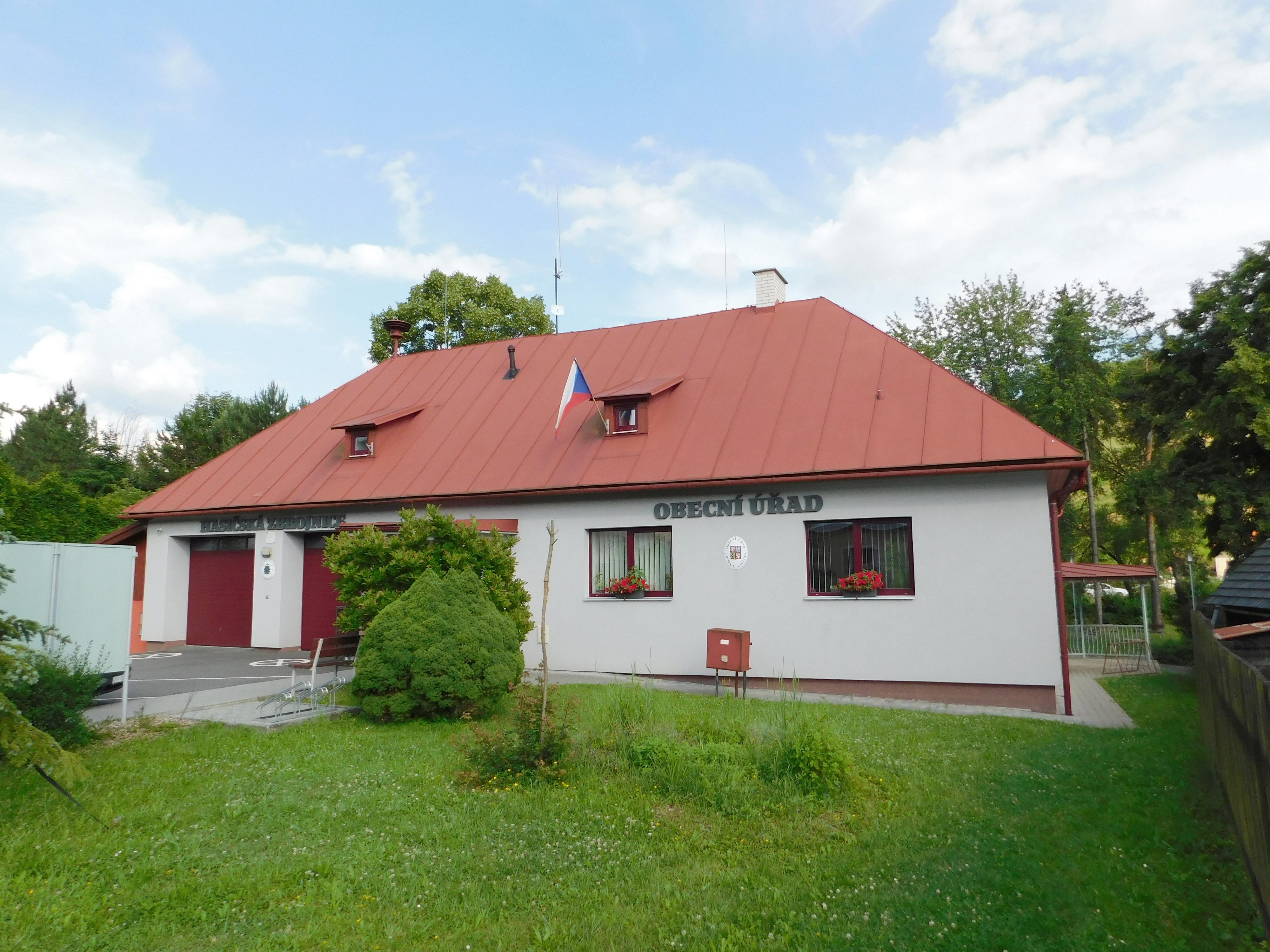Lhota u Vsetína - obecní úřad foto 2