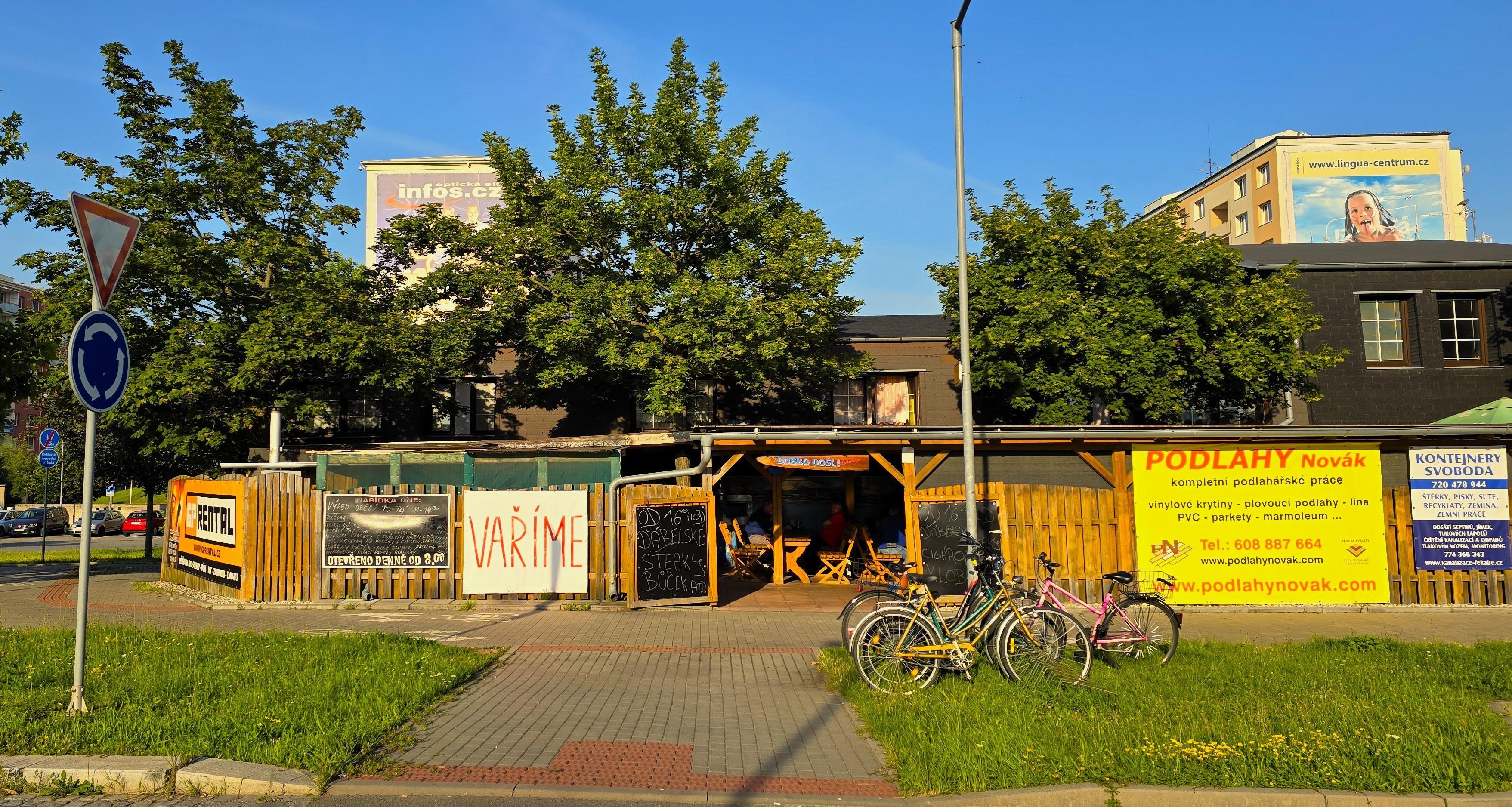 Letní zahrádka Makarská foto 1