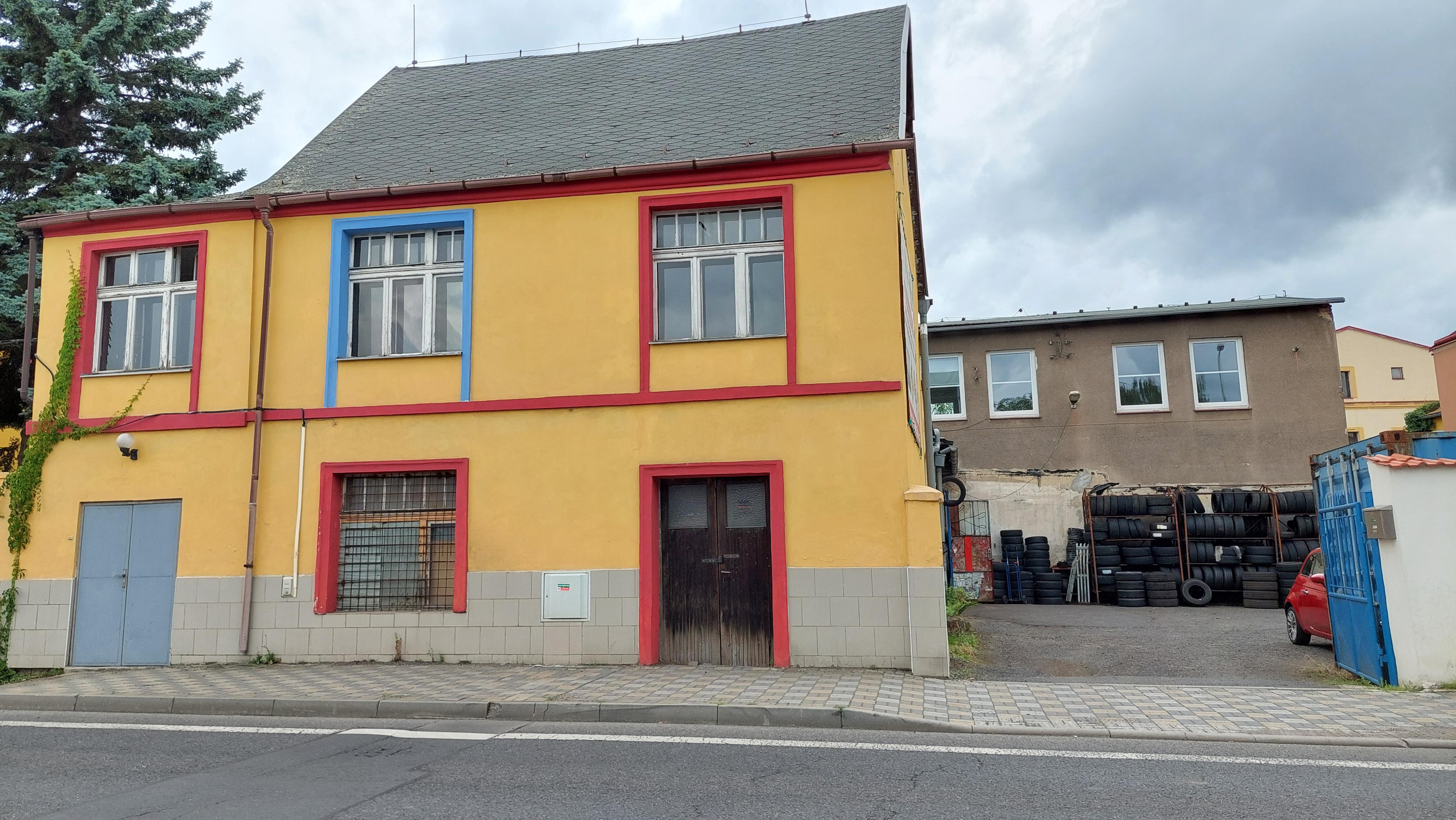 Autoservis u zahradnictví foto 1