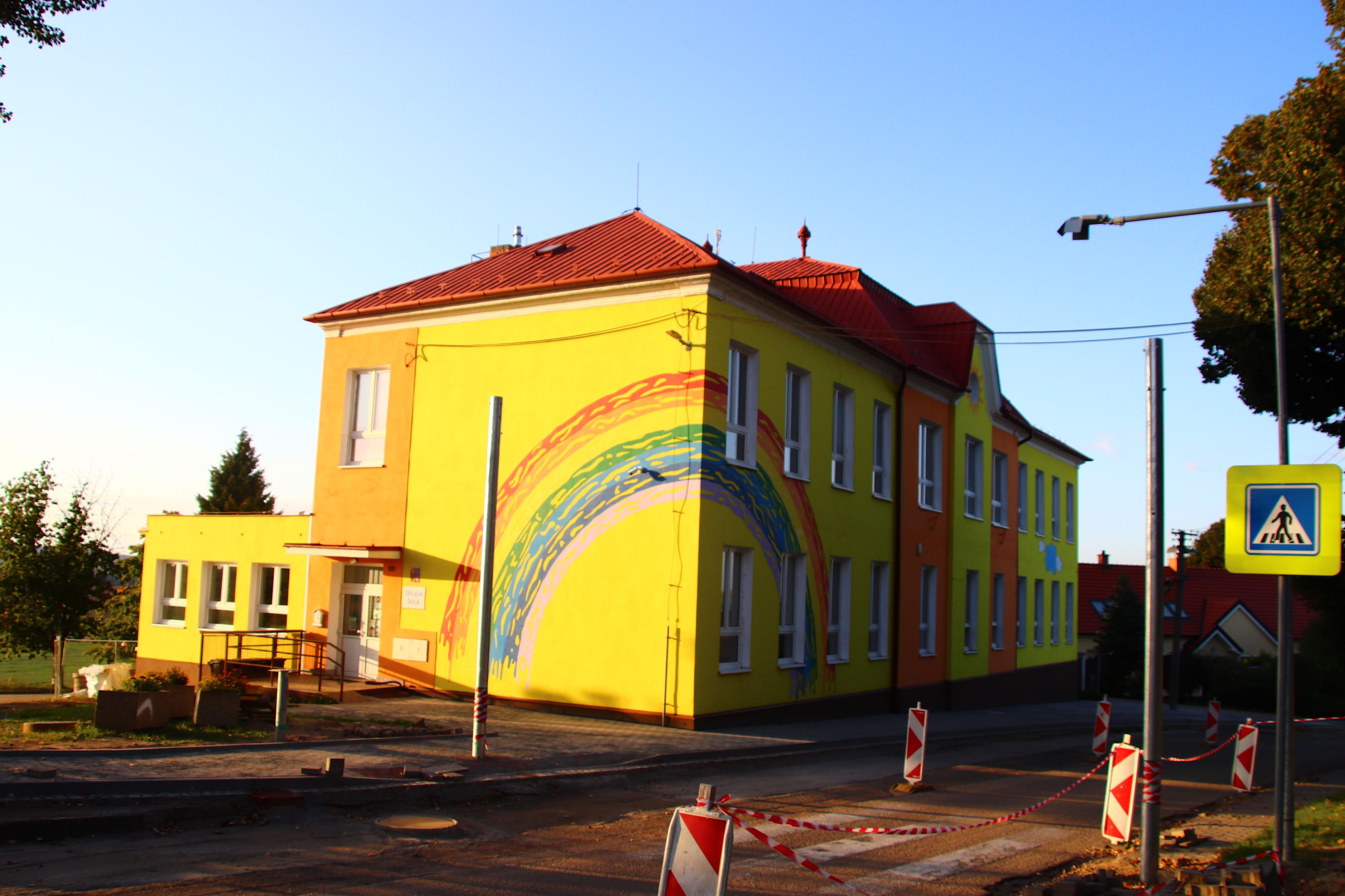Základní škola Křepice, okres Břeclav foto 1