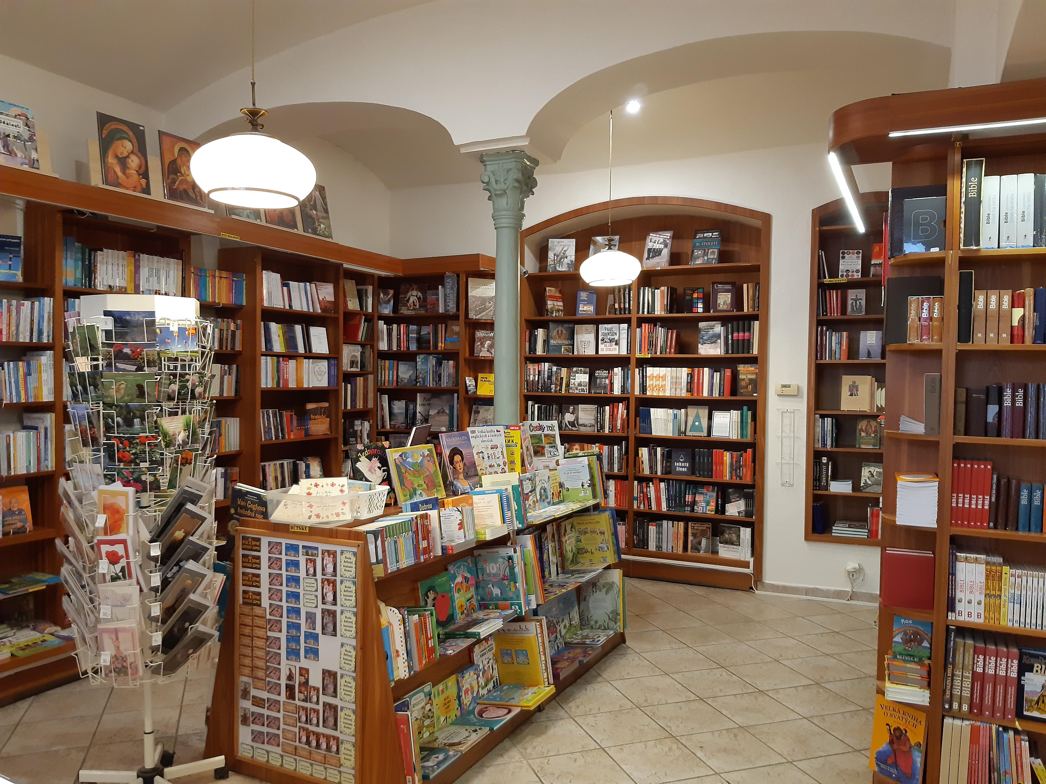 Karmelitánské knihkupectví foto 4