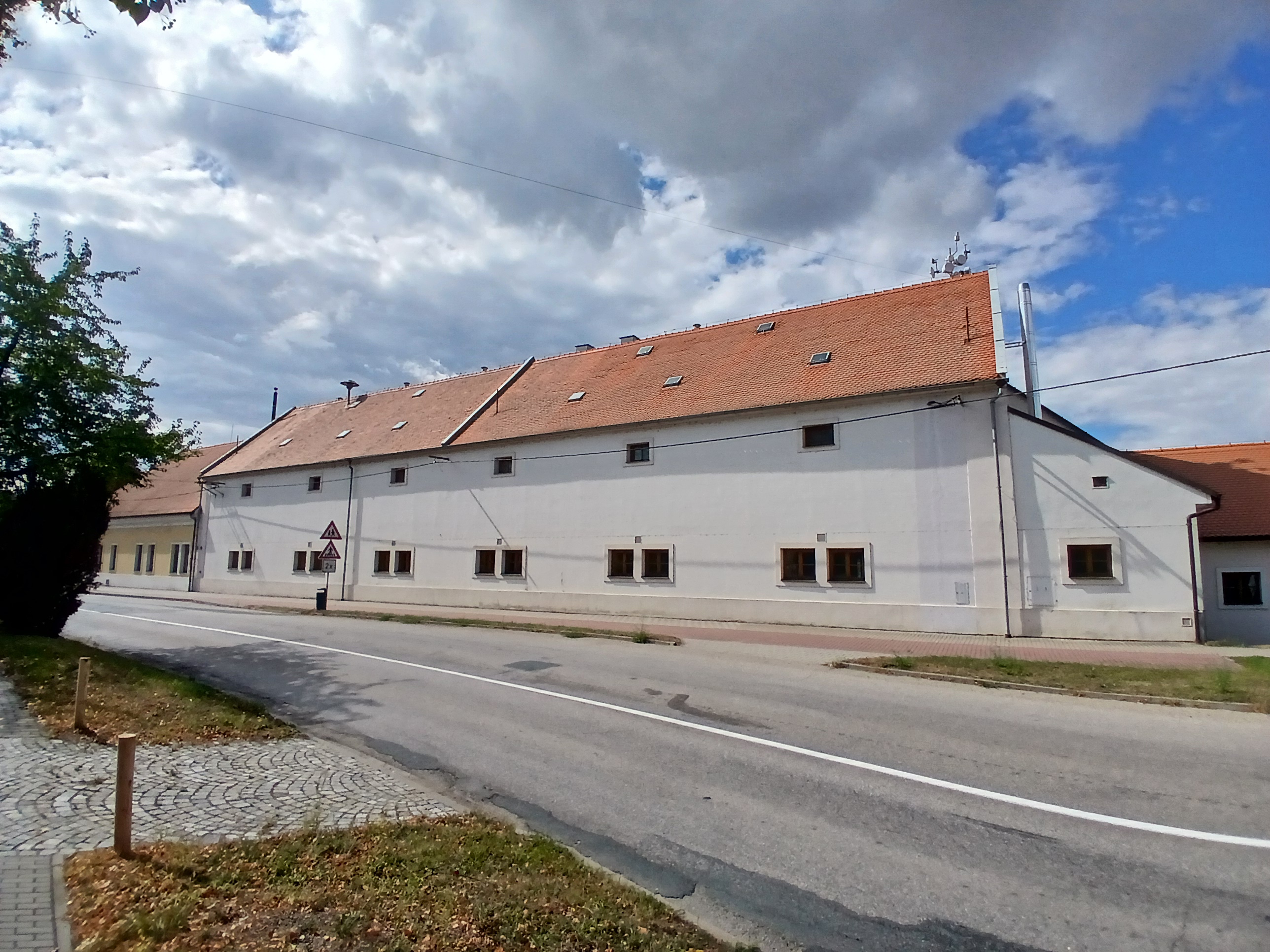 Měnín - obecní úřad foto 2