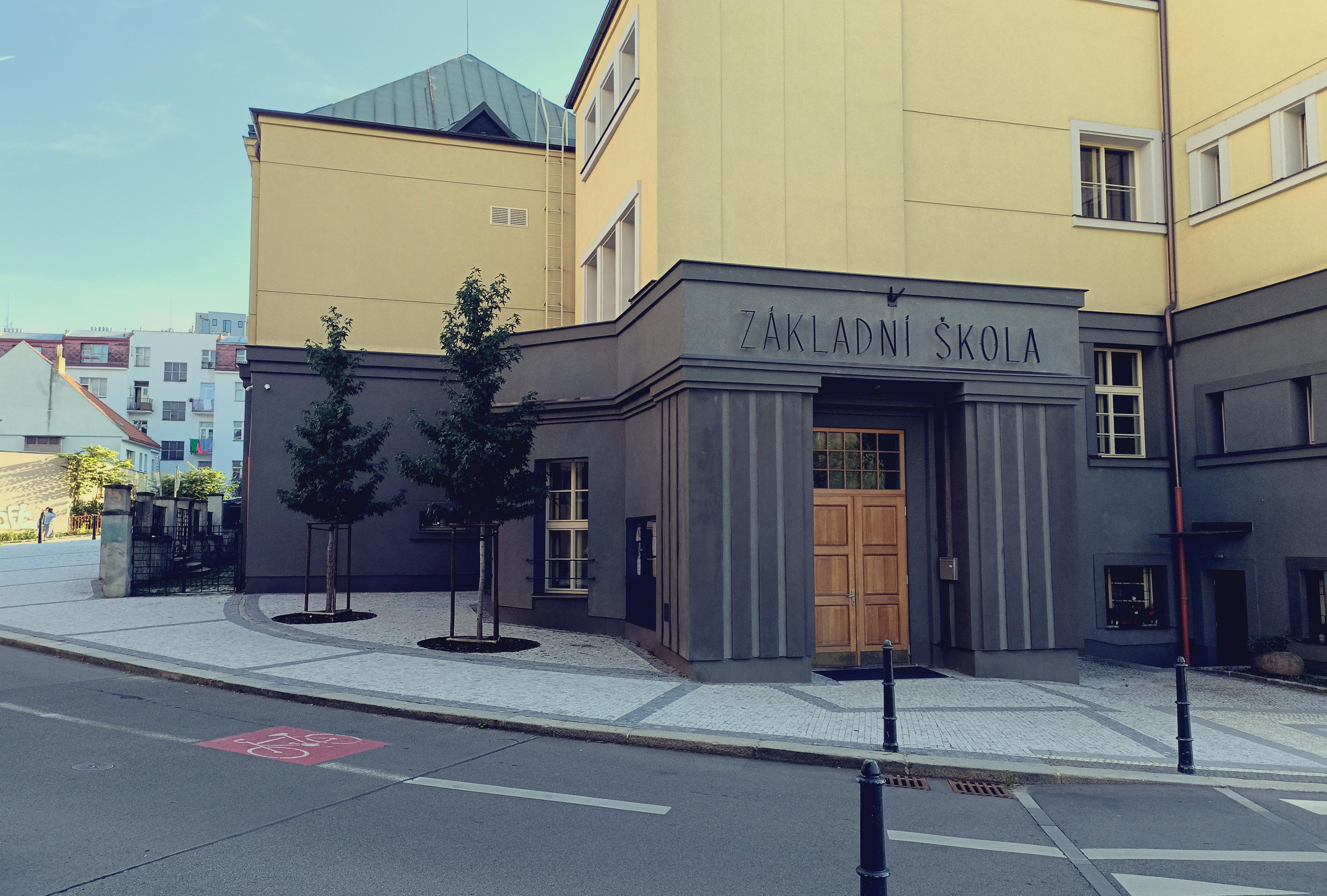 ZŠ Praha 5, Nepomucká