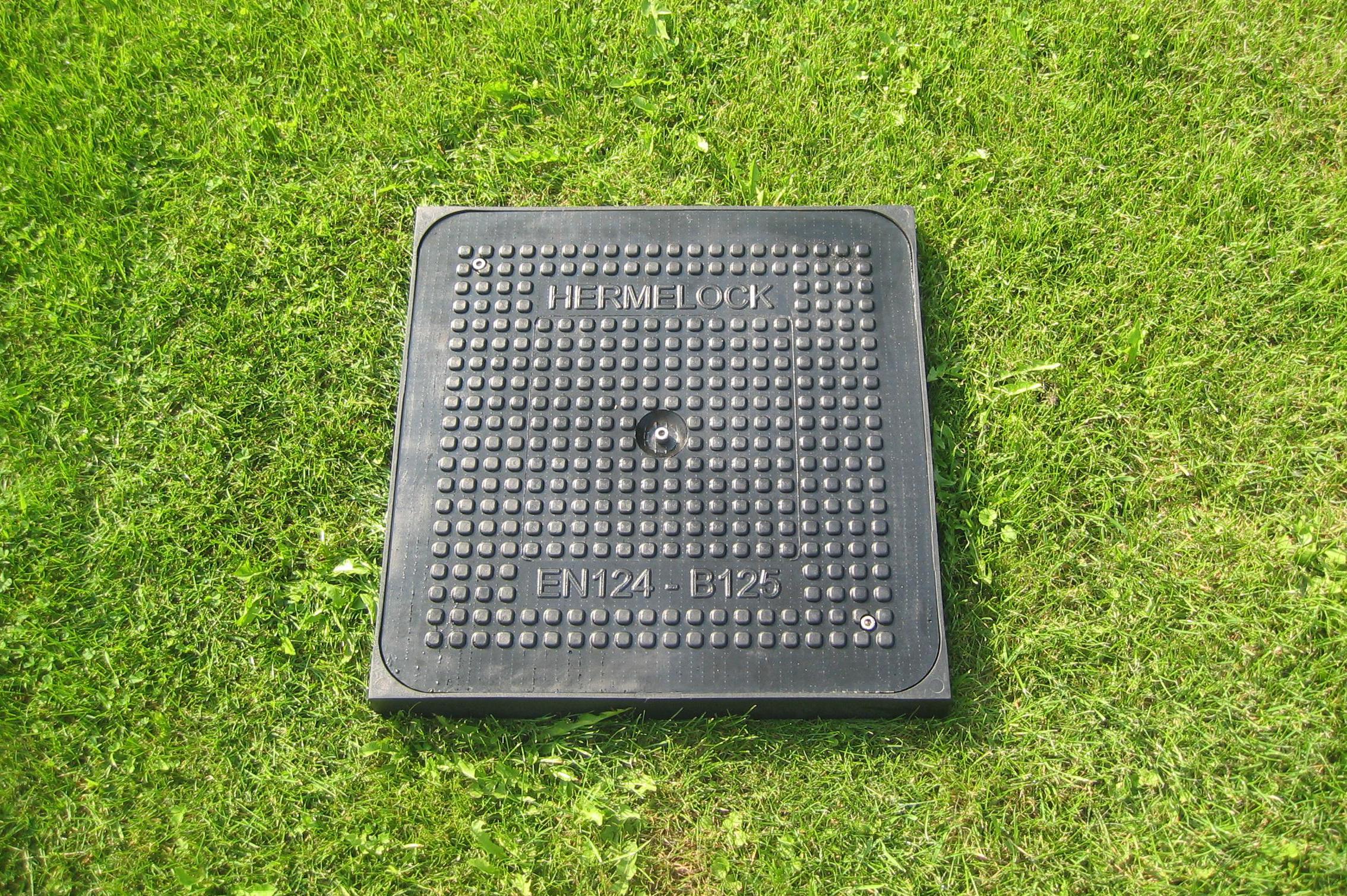 Plastové poklopy Hermelock