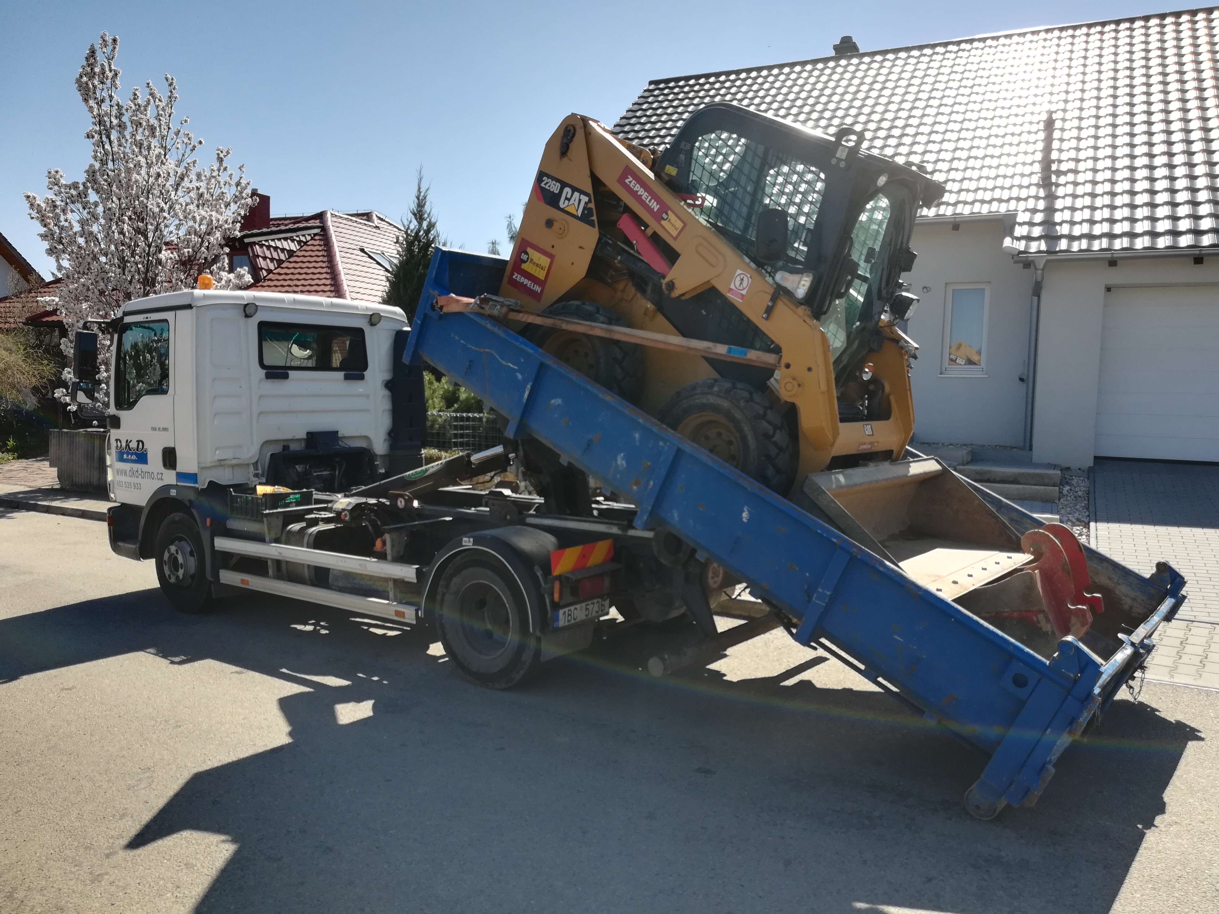 D.K.D. s.r.o. - kontejnerová a nákladní autodoprava foto 2