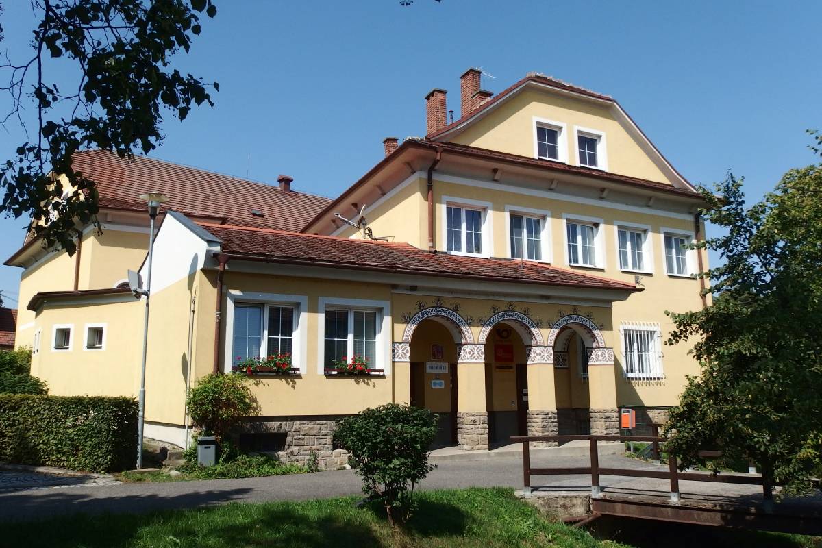 Hrubá Vrbka - obecní úřad foto 2