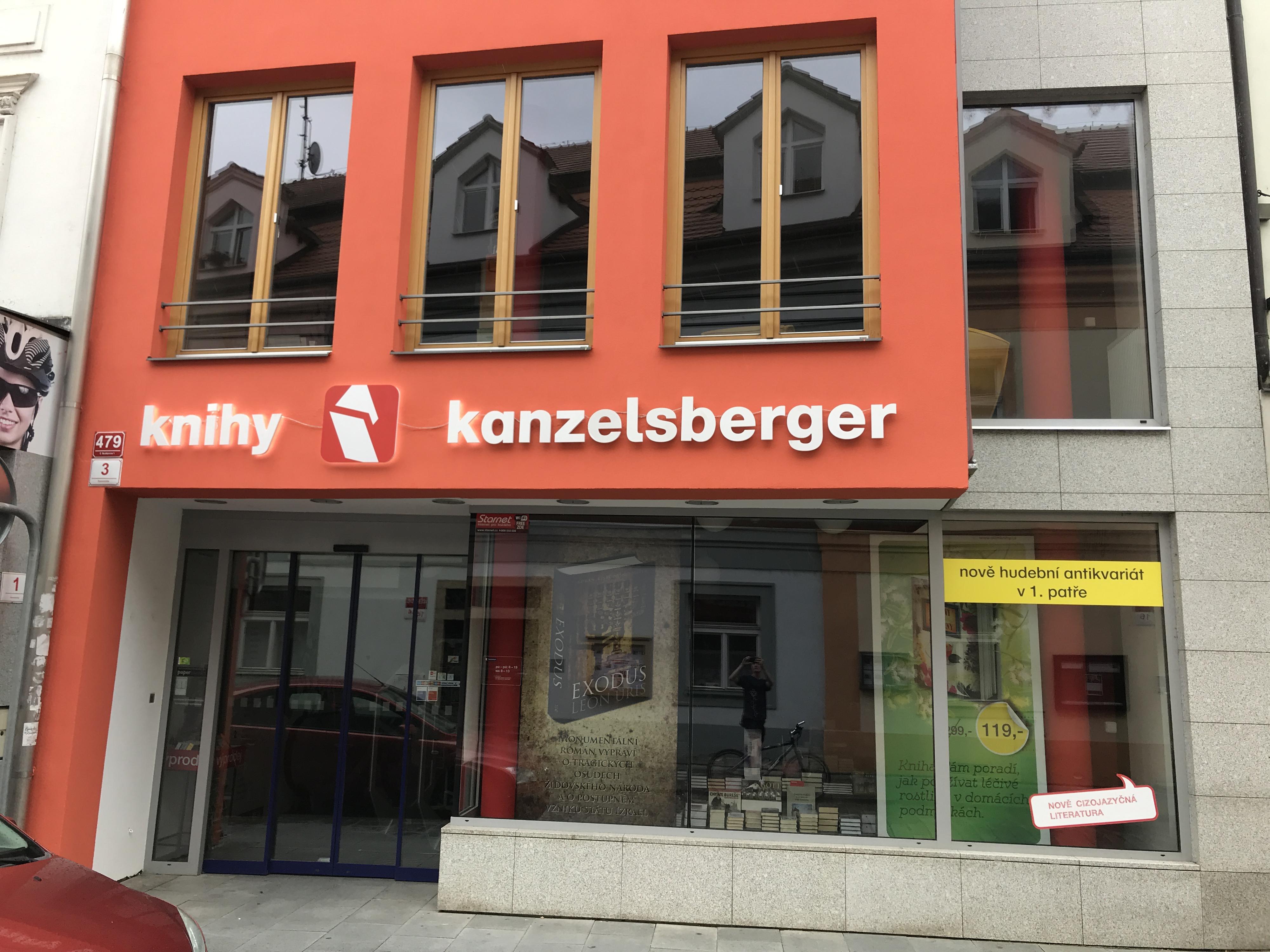 Knihy Kanzelsberger - kavárna foto 2