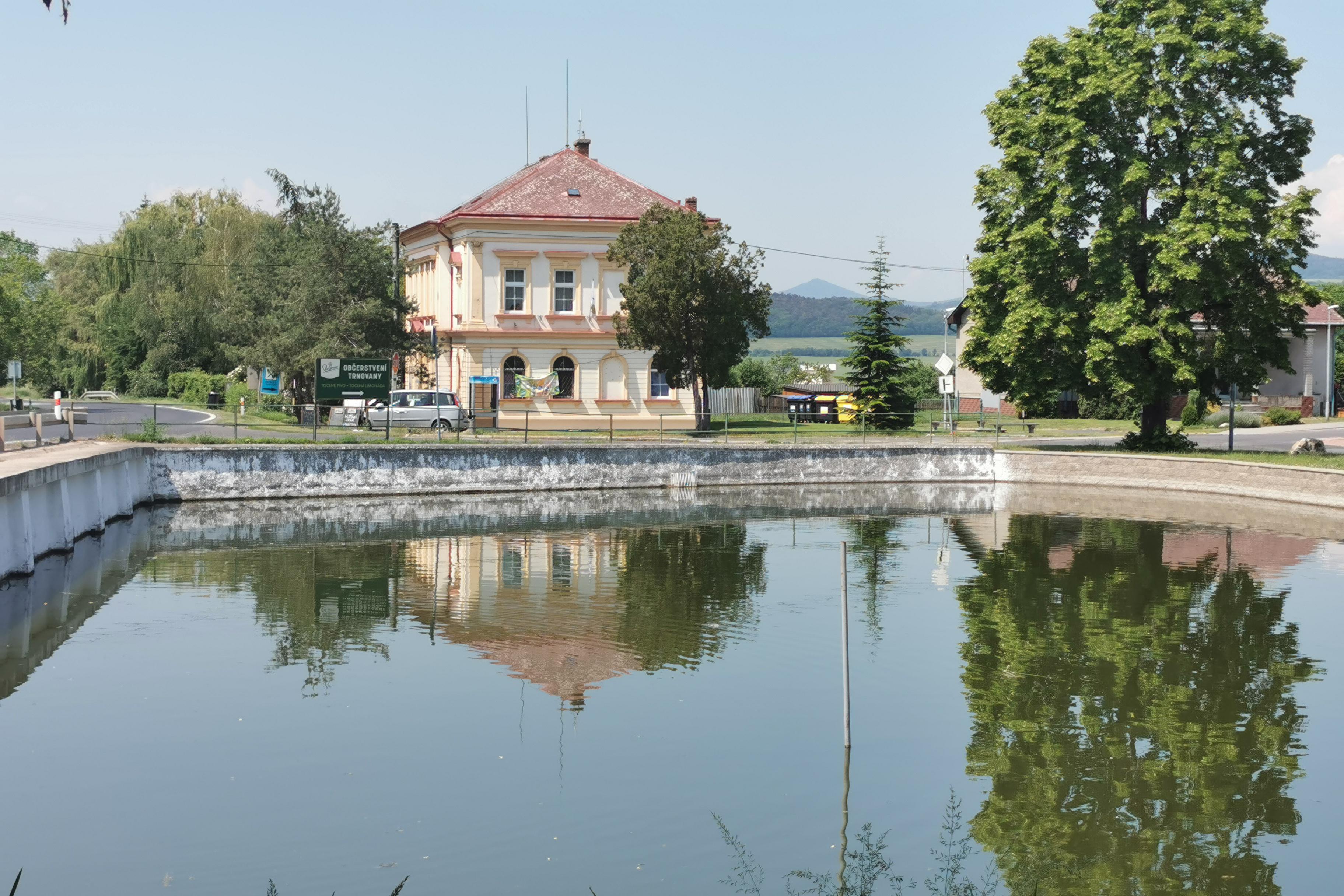 Trnovany - obecní úřad