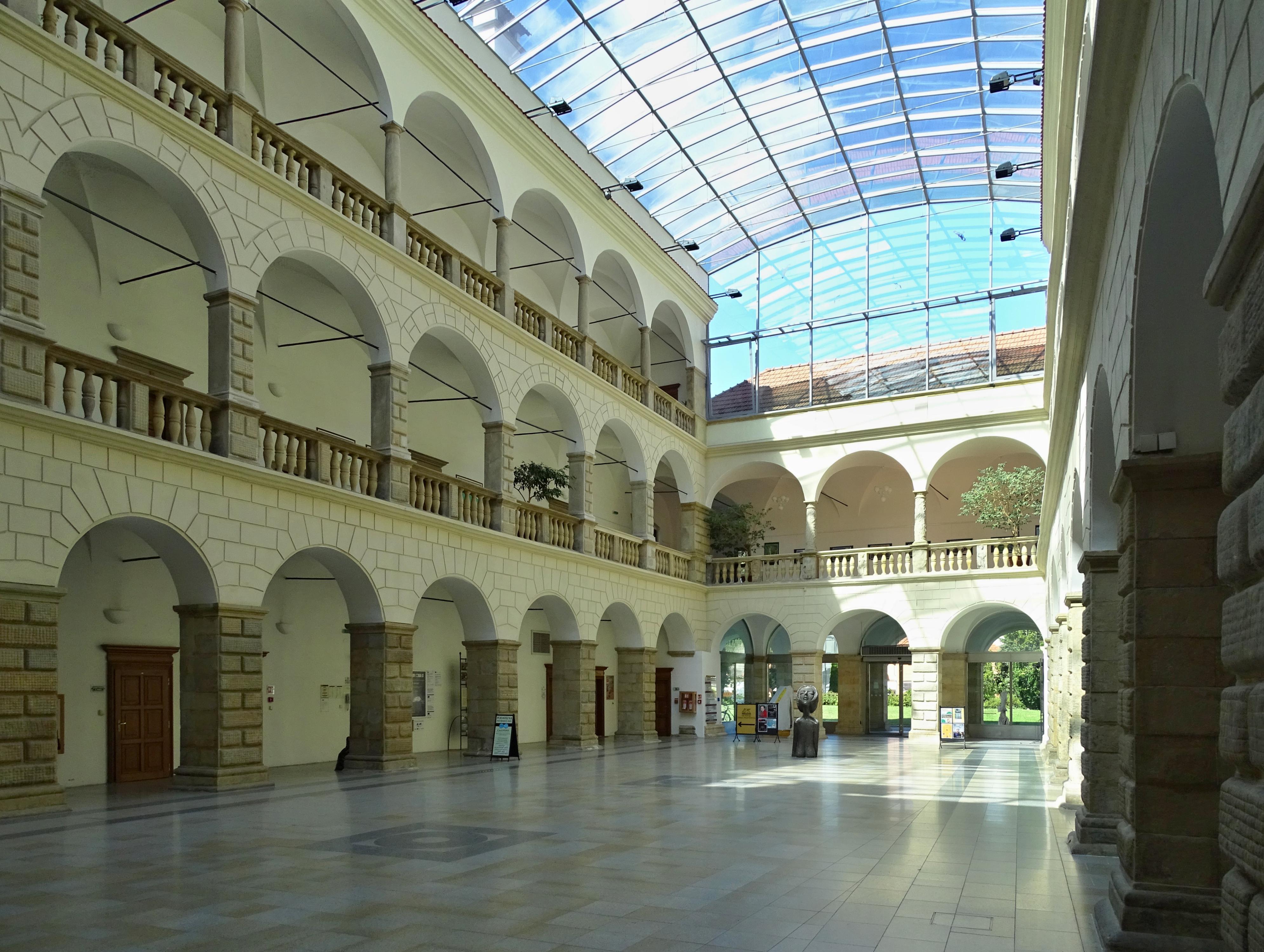 Hranice - městský úřad foto 4