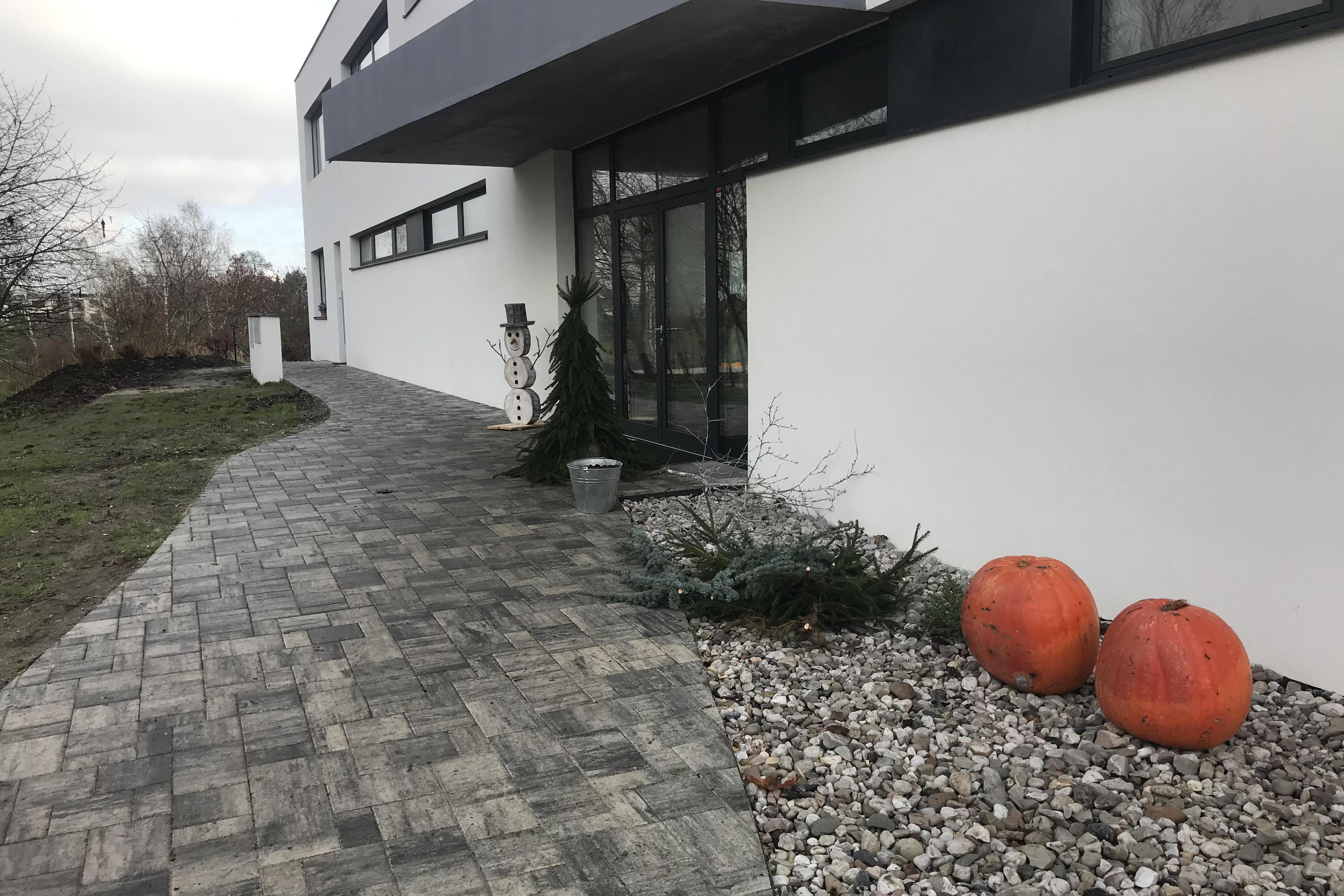 Základní škola, střední škola a mateřská škola V Oboře