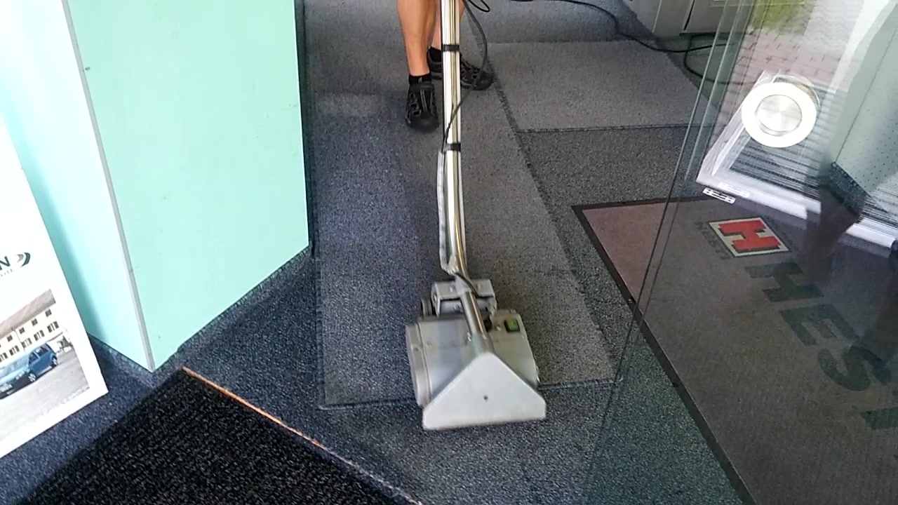 Boček - čištění koberců a sedaček foto 2 (náhled videa)