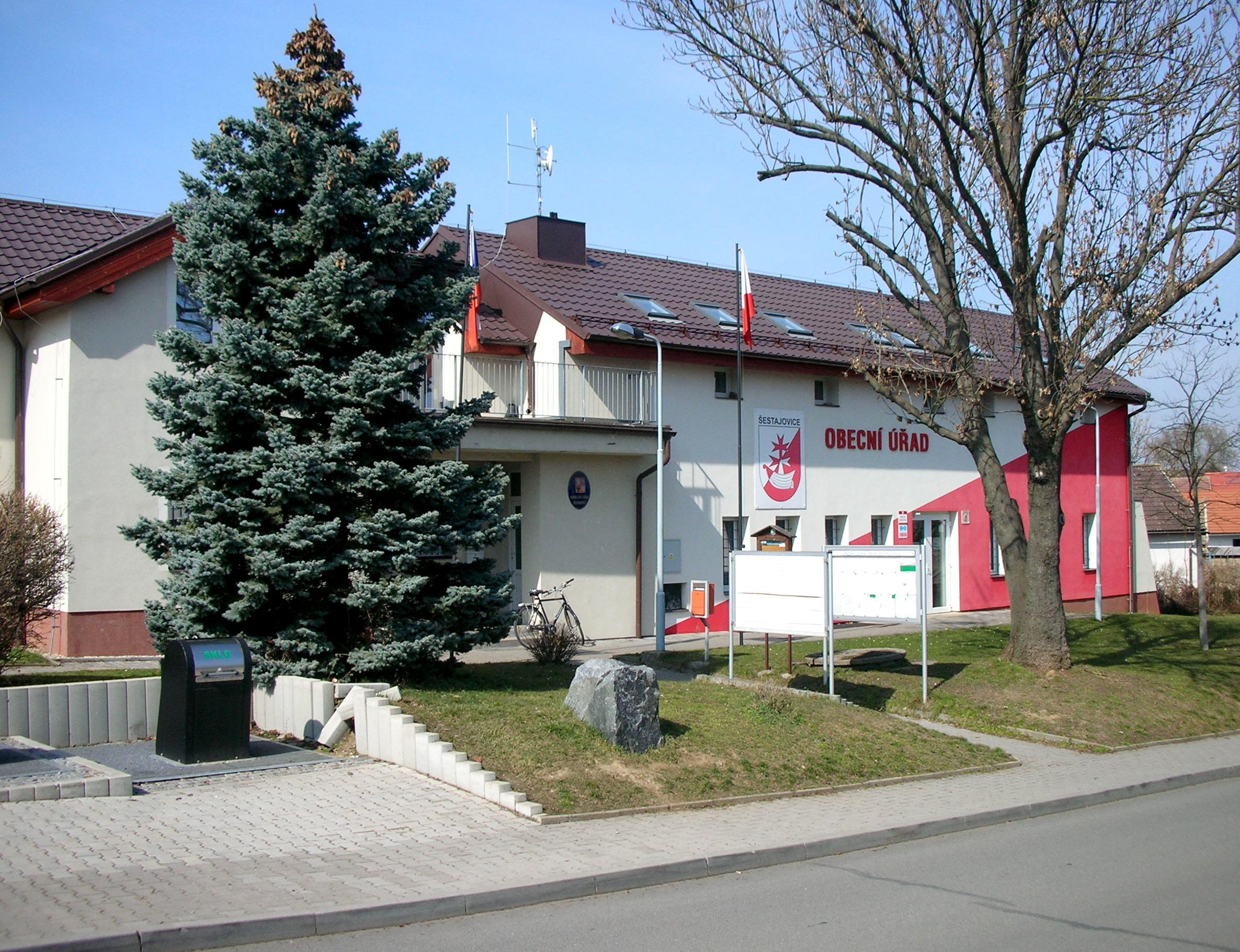 Šestajovice - obecní úřad foto 2