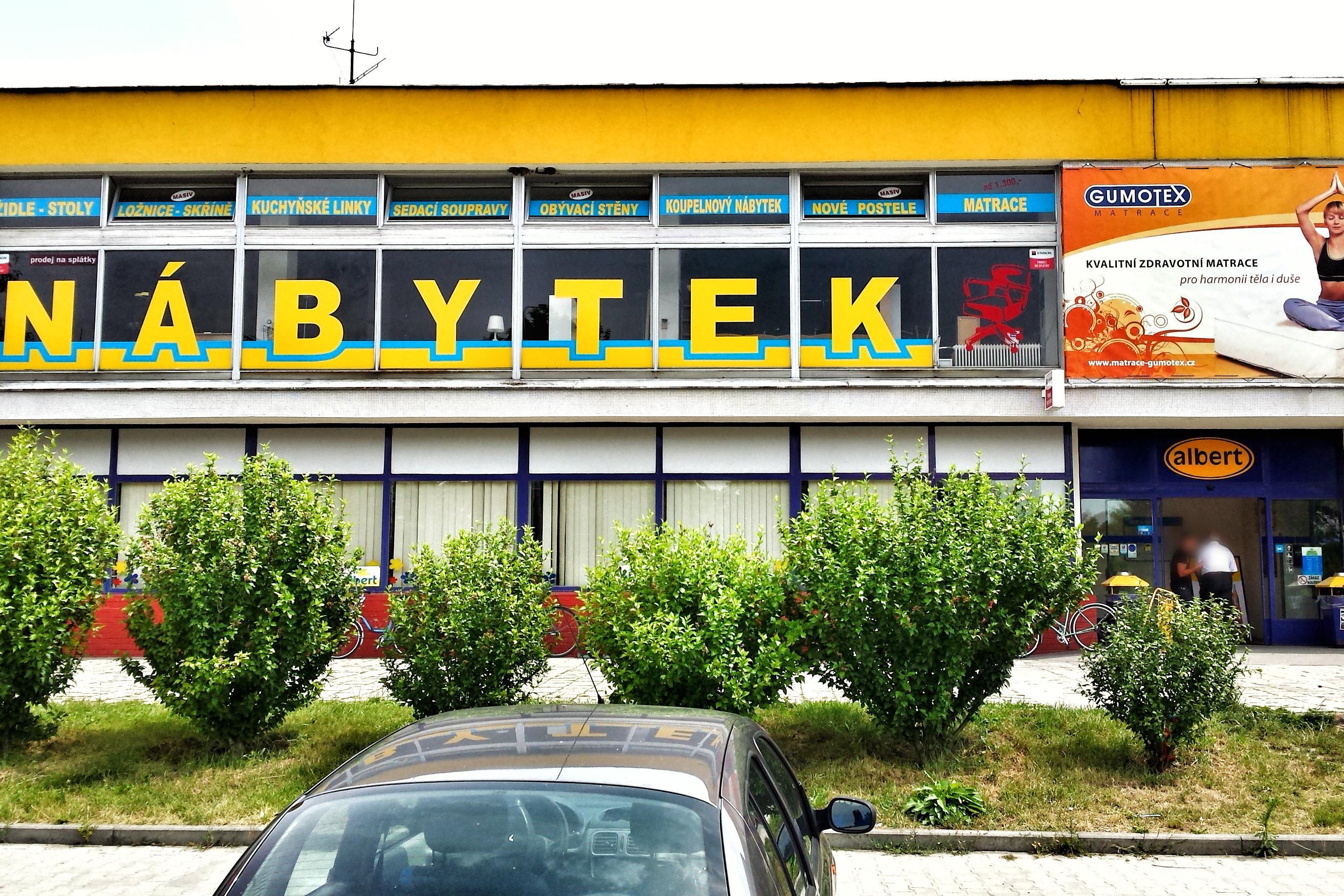 ŽLUTÁ HALA Nábytek foto 3