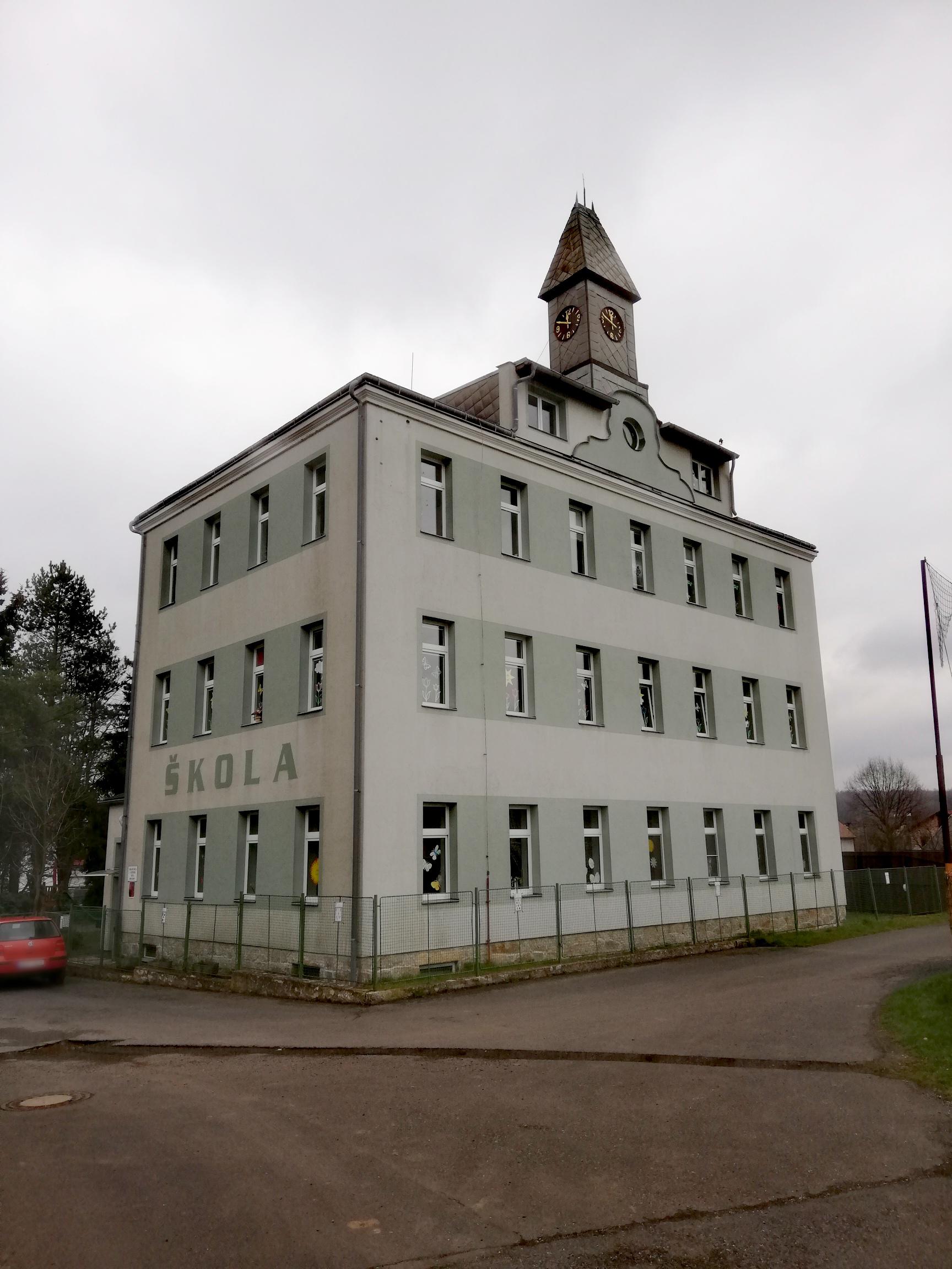 Základní škola a mateřská škola Božičany, okres Karlovy Vary, příspěvková organizace foto 1