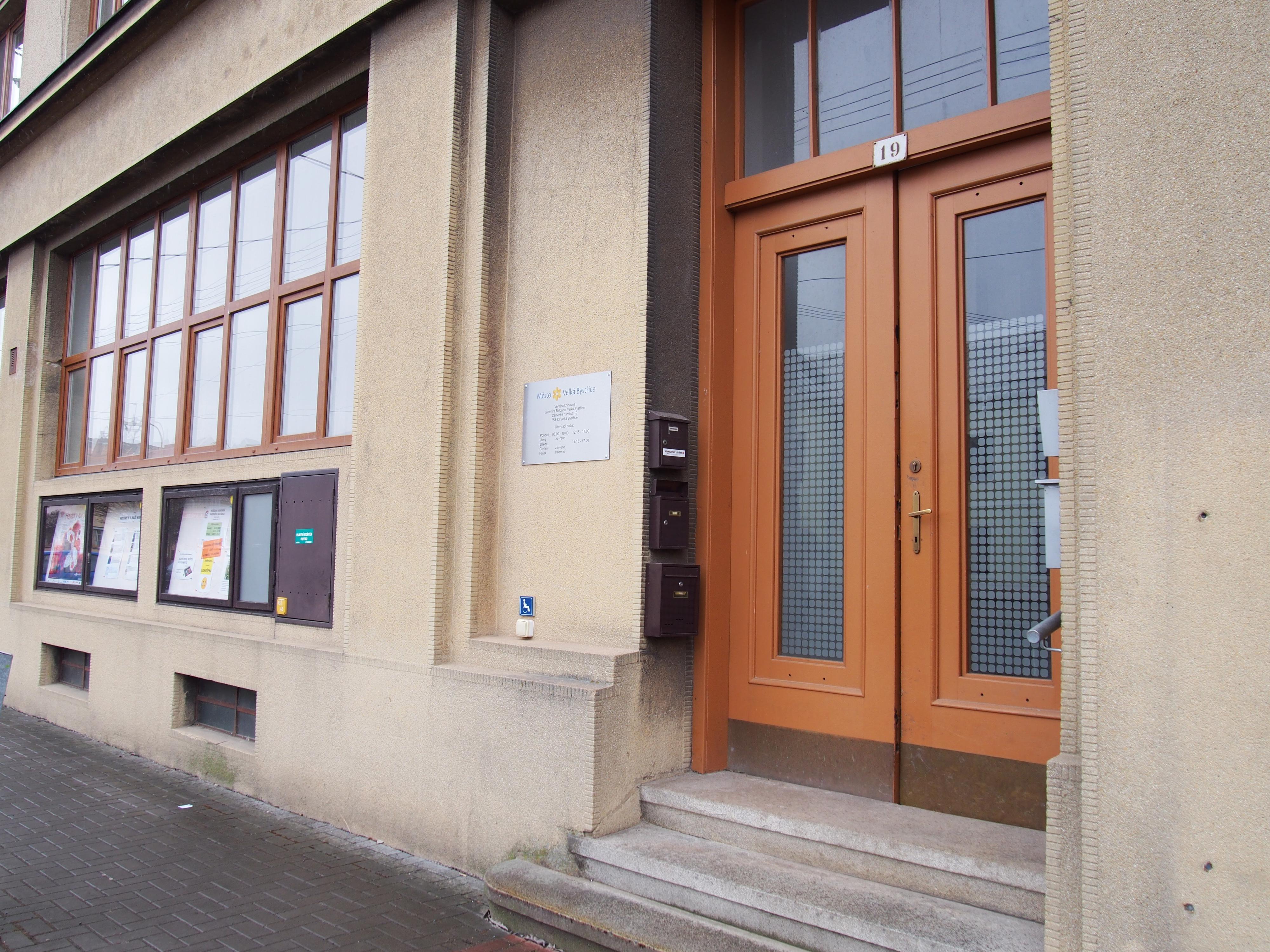 Veřejná knihovna Jaromíra Balcárka ve Velké Bystřici foto 2