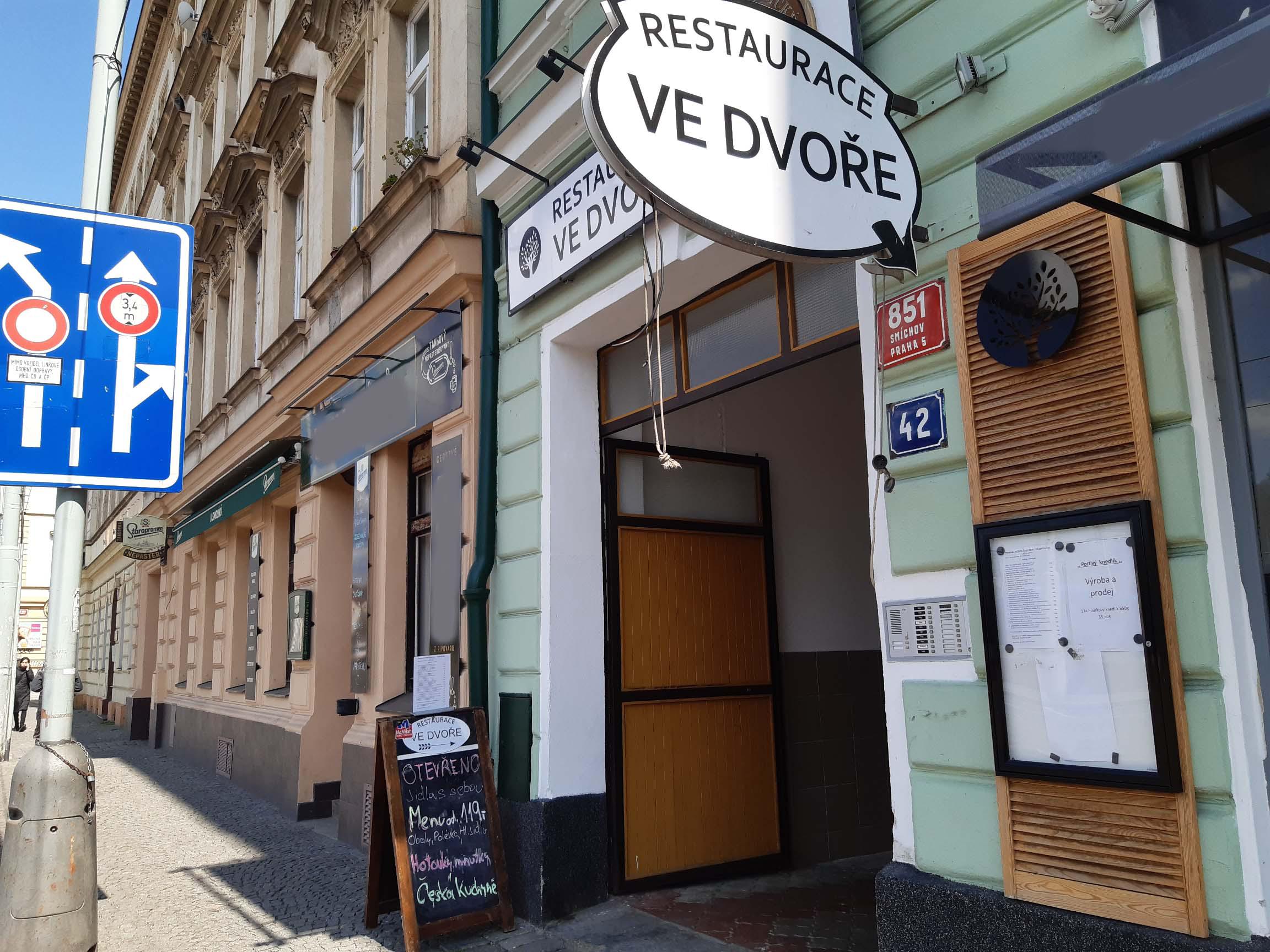 Restaurace Ve Dvoře