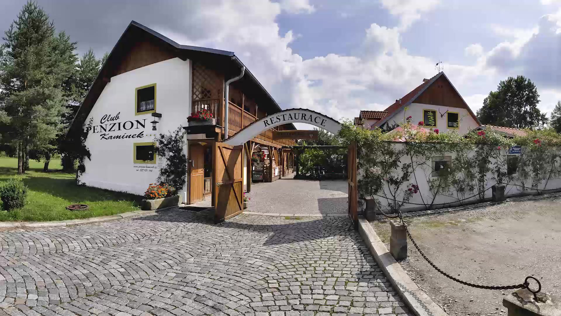 Penzion a restaurace Kamínek foto 2 (náhled videa)