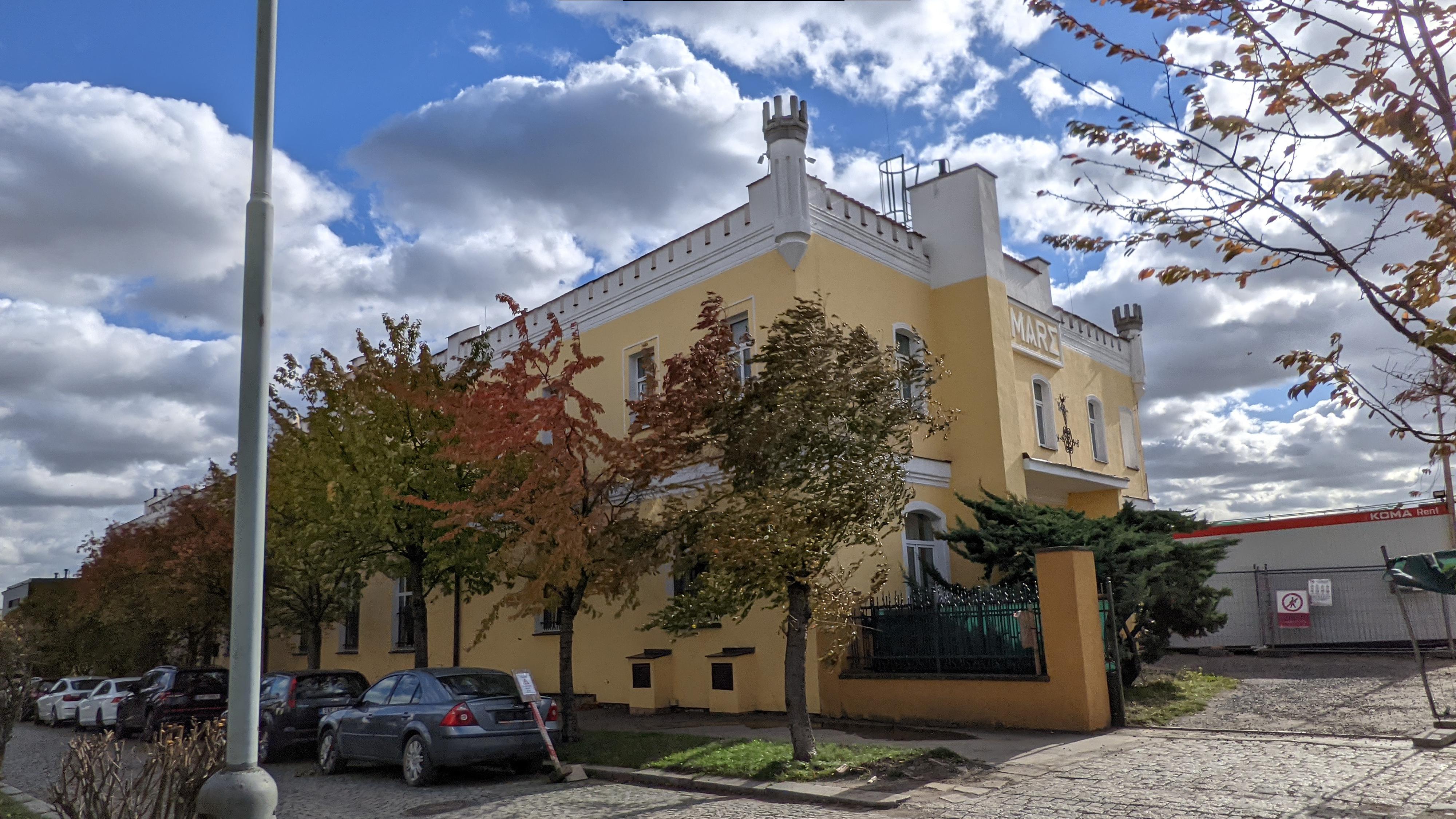 Střední škola a vyšší odborná škola umělecká a řemeslná foto 2