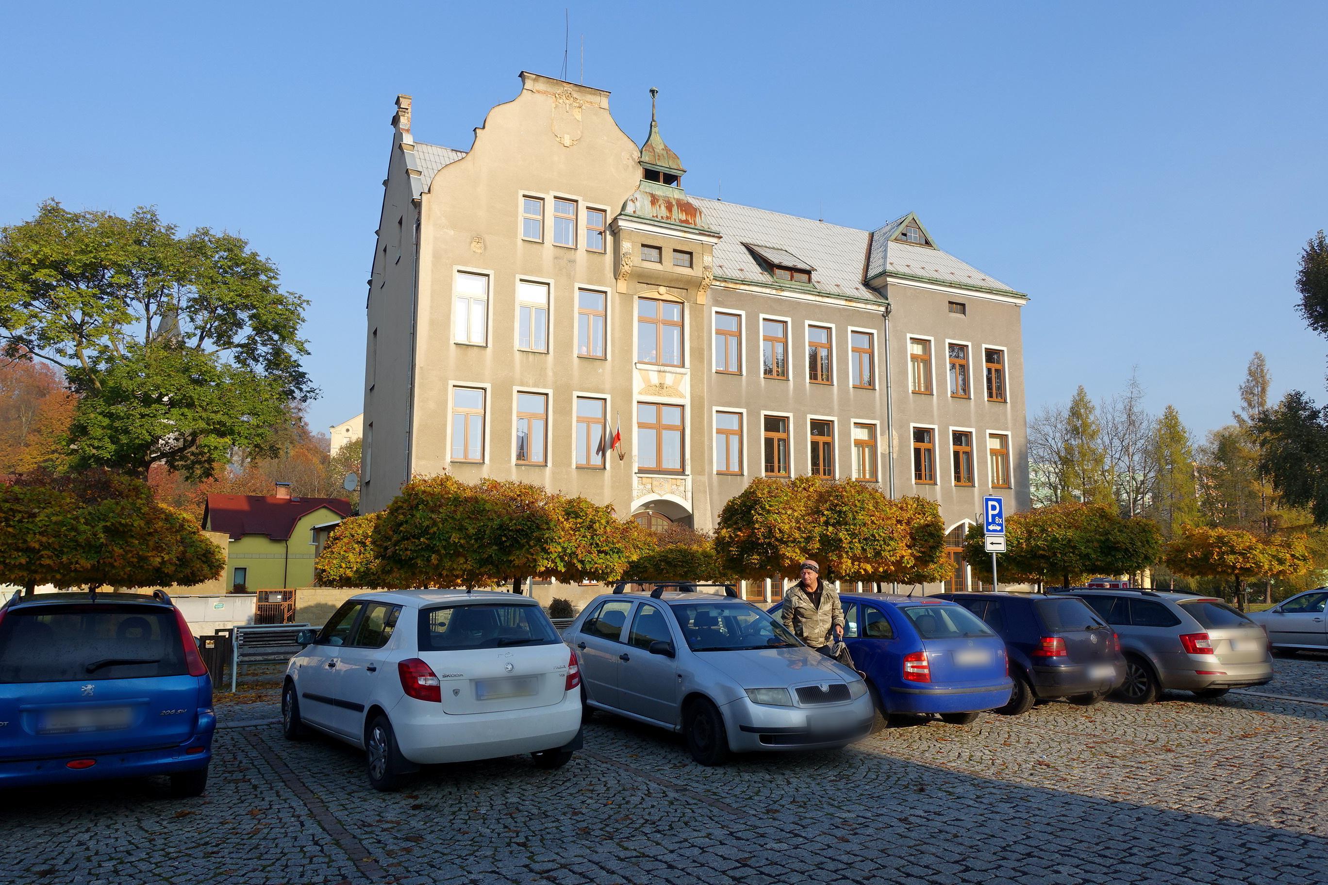 ZŠ a MŠ Jílové, Mírové nám. foto 3