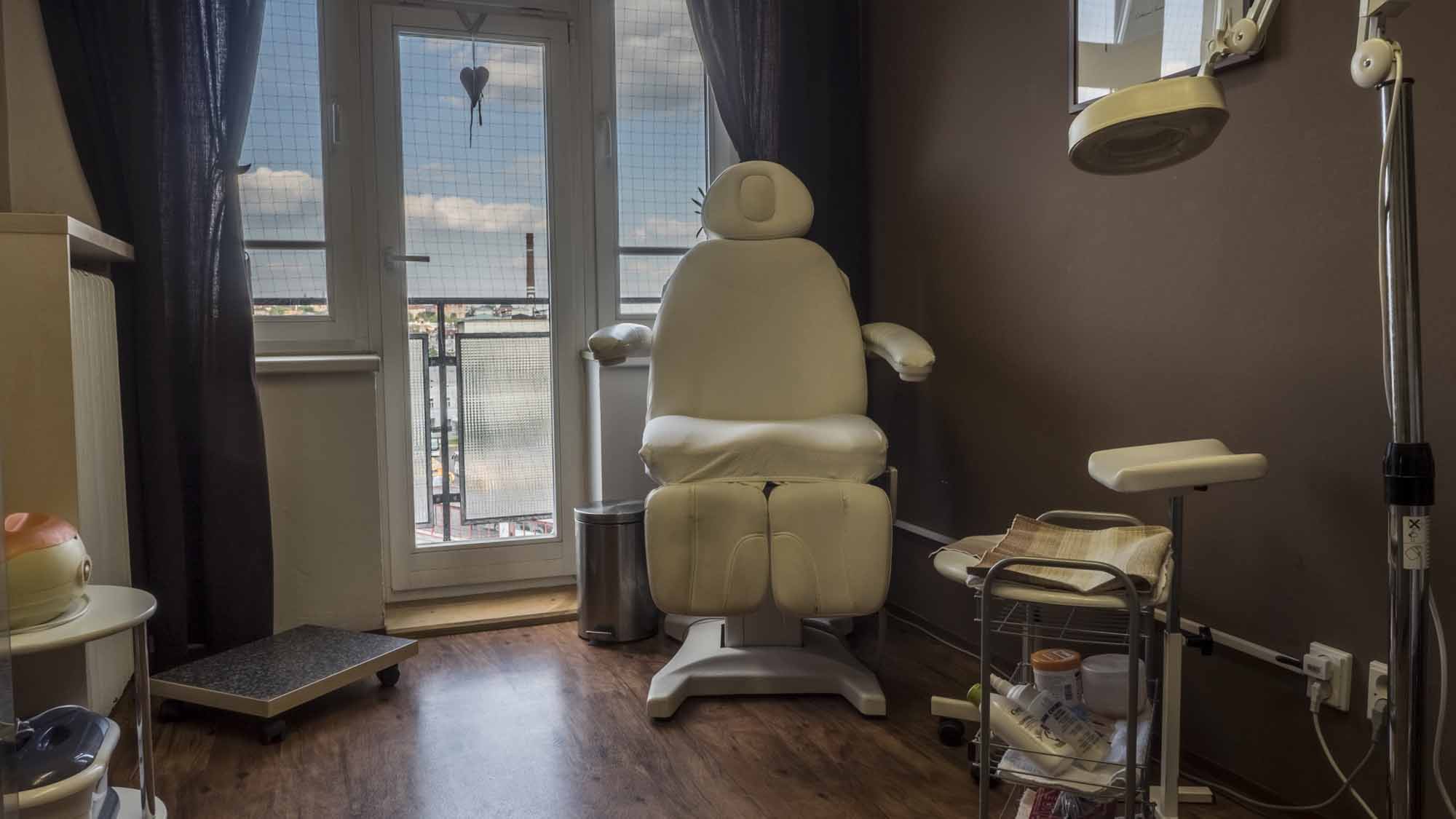 Studio Pedikmanik + Nastřelování náušnic  - I. Matoušková foto 2