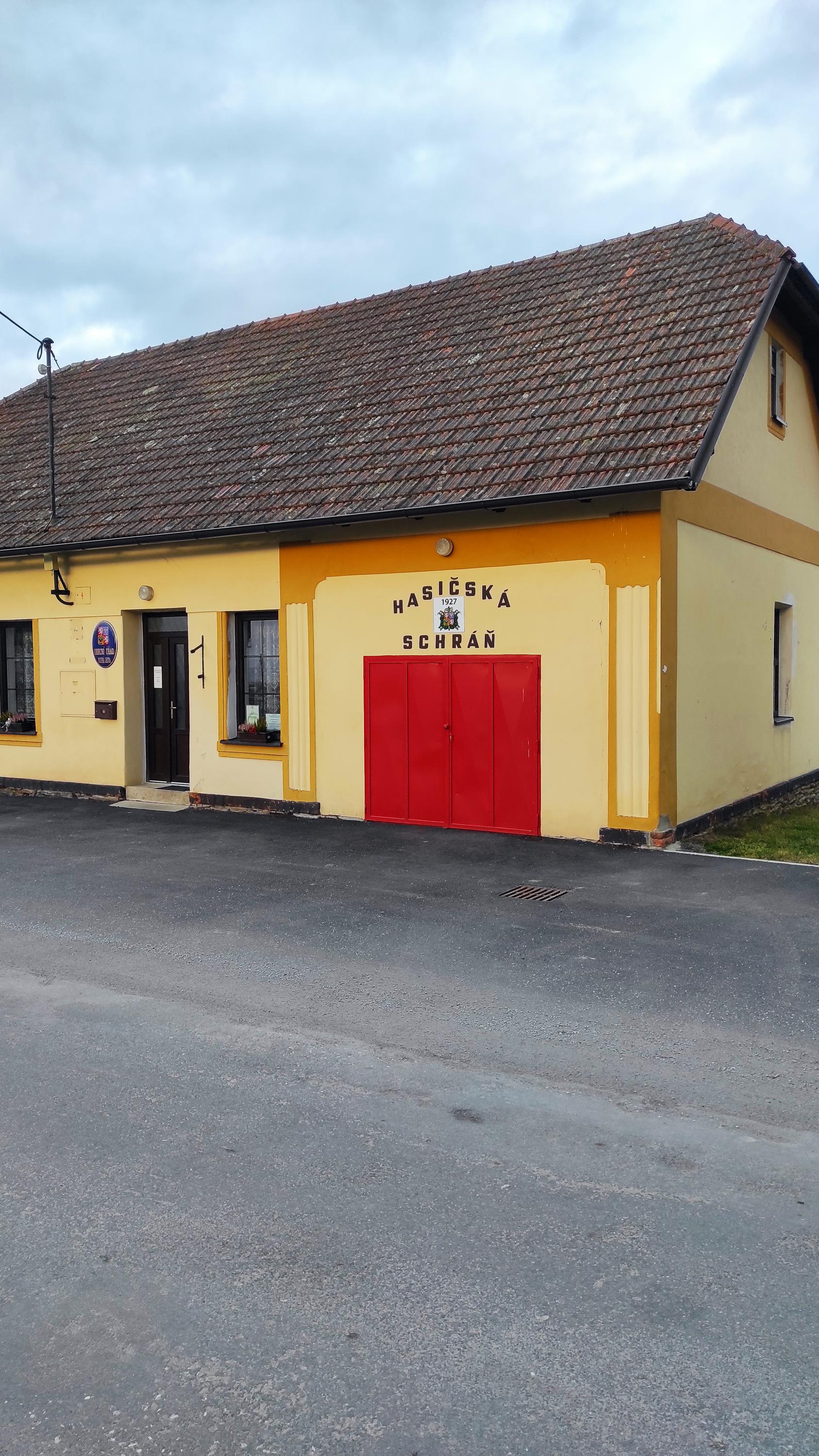 Dlouhá Lhota - obecní úřad foto 4