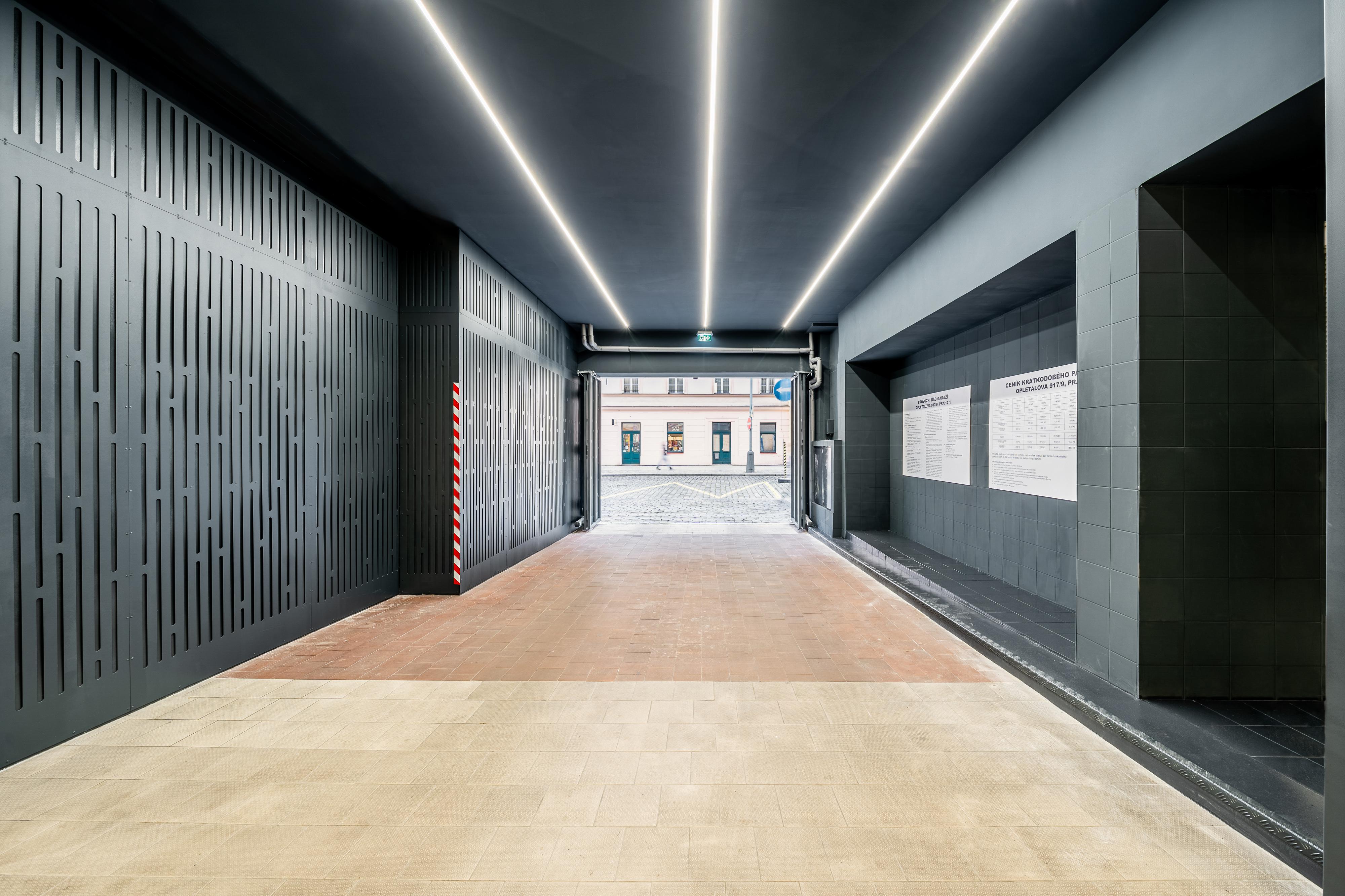 Parking Opletalova foto 2