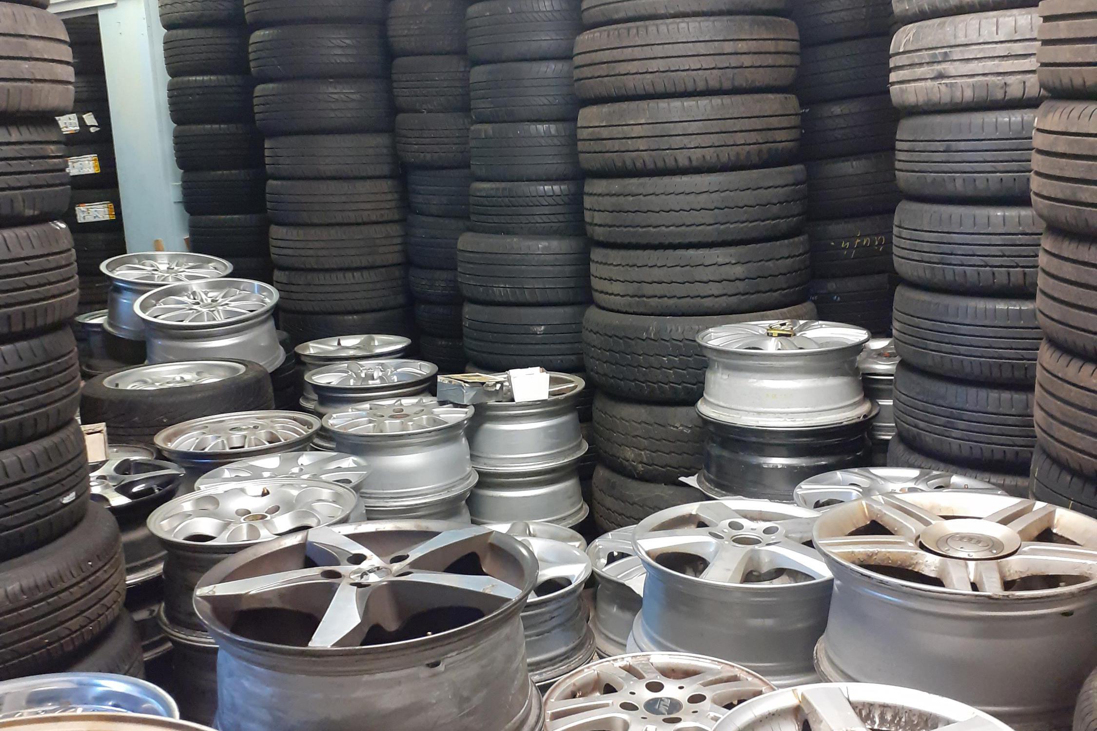 Pneubazar-pneuservis - Aleš Kraus foto 1