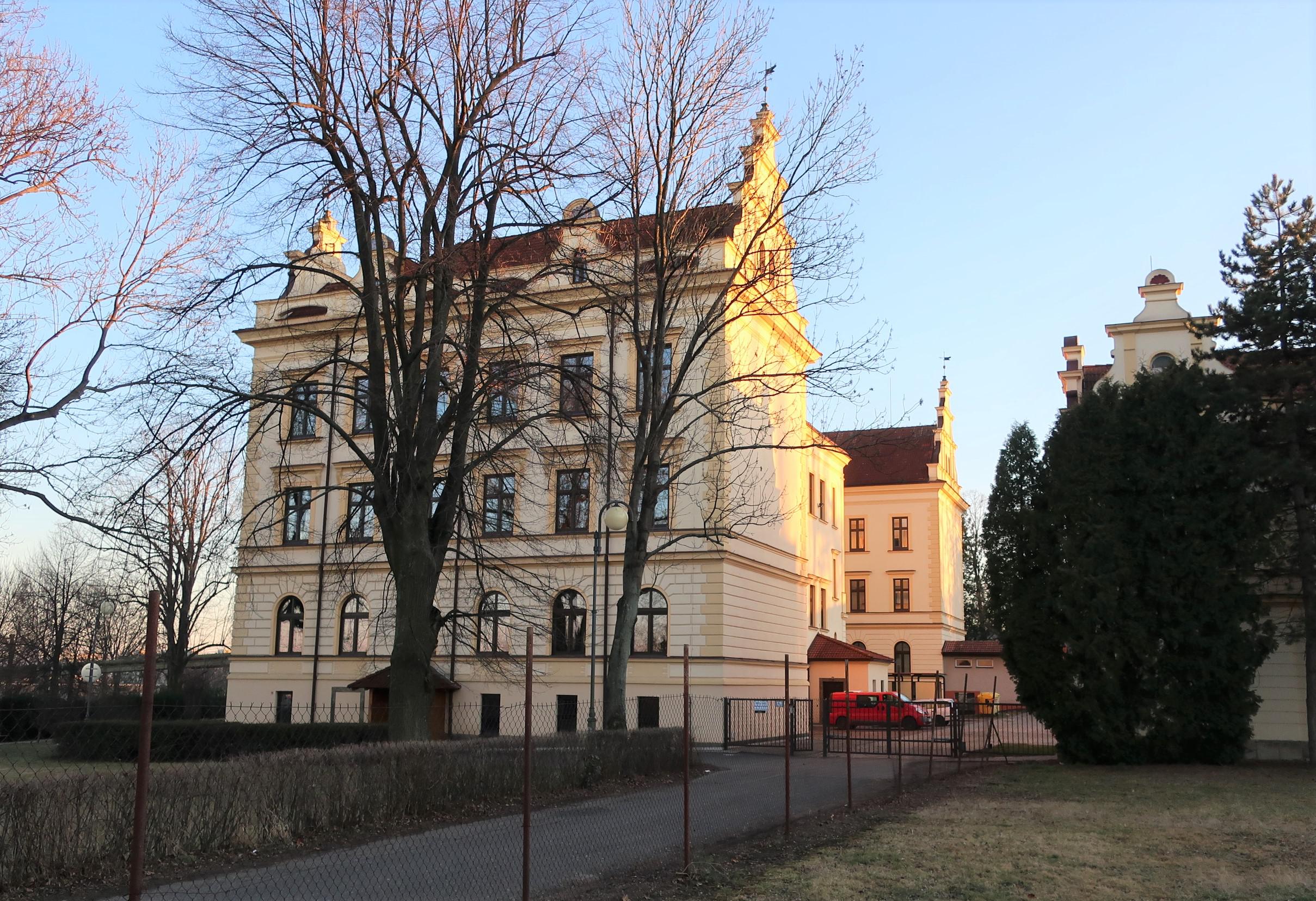 SOŠ a SOU obchodu a služeb Chrudim foto 3