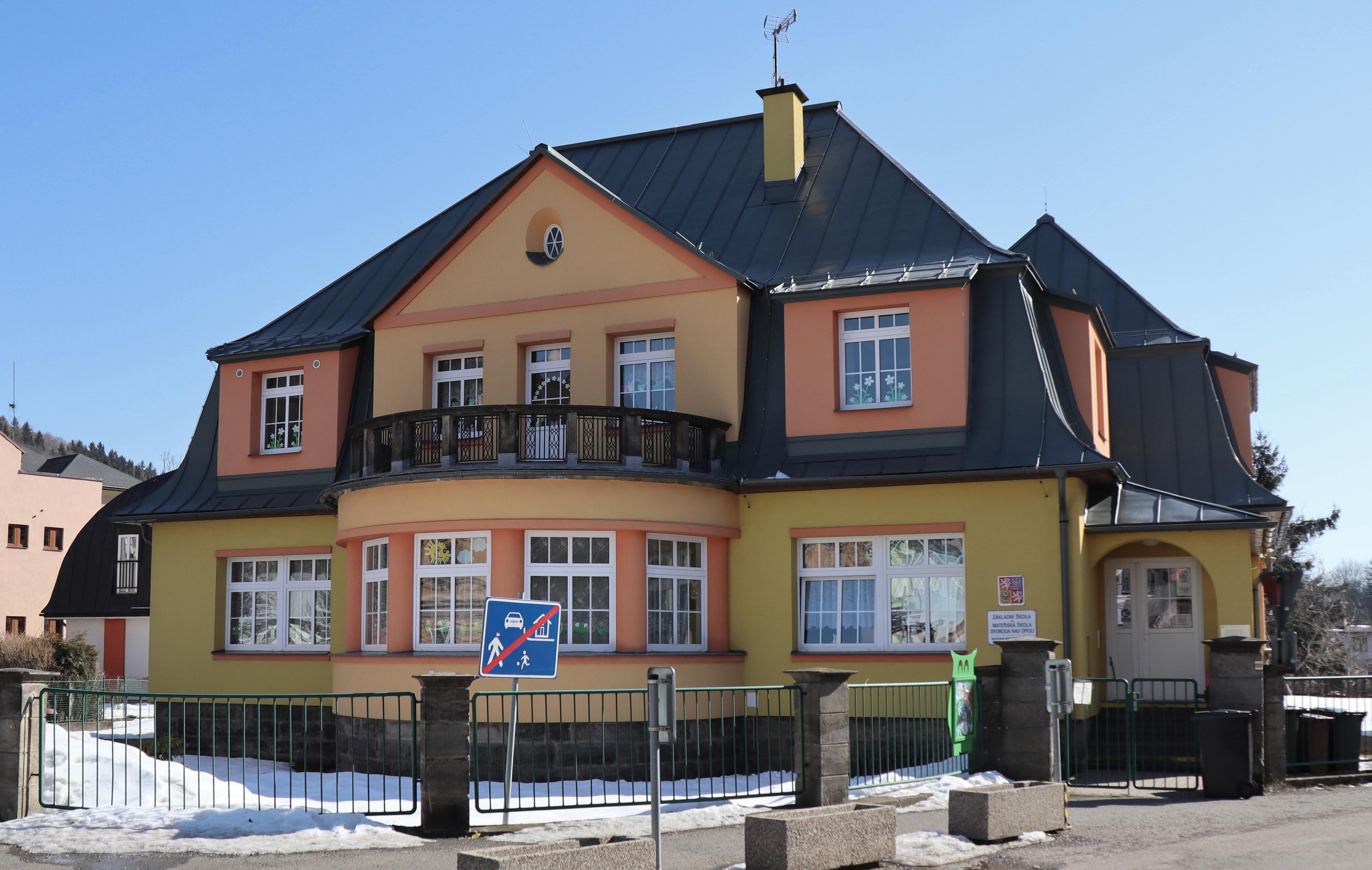 ZŠ a MŠ Svoboda nad Úpou foto 2