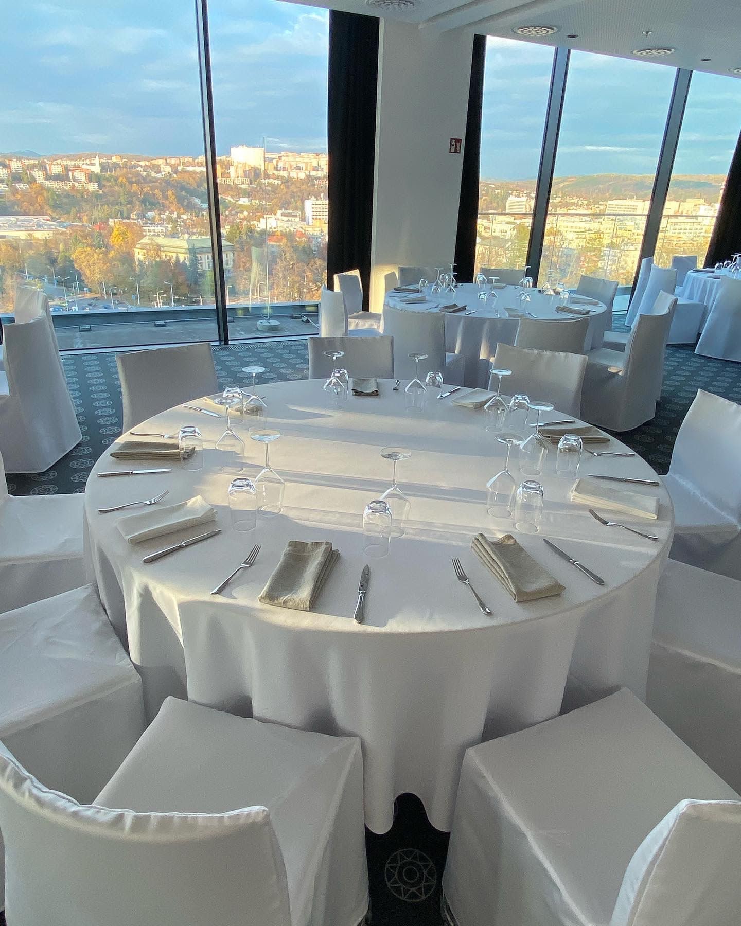 Galerie Desítka - prostory k pronájmu foto 2