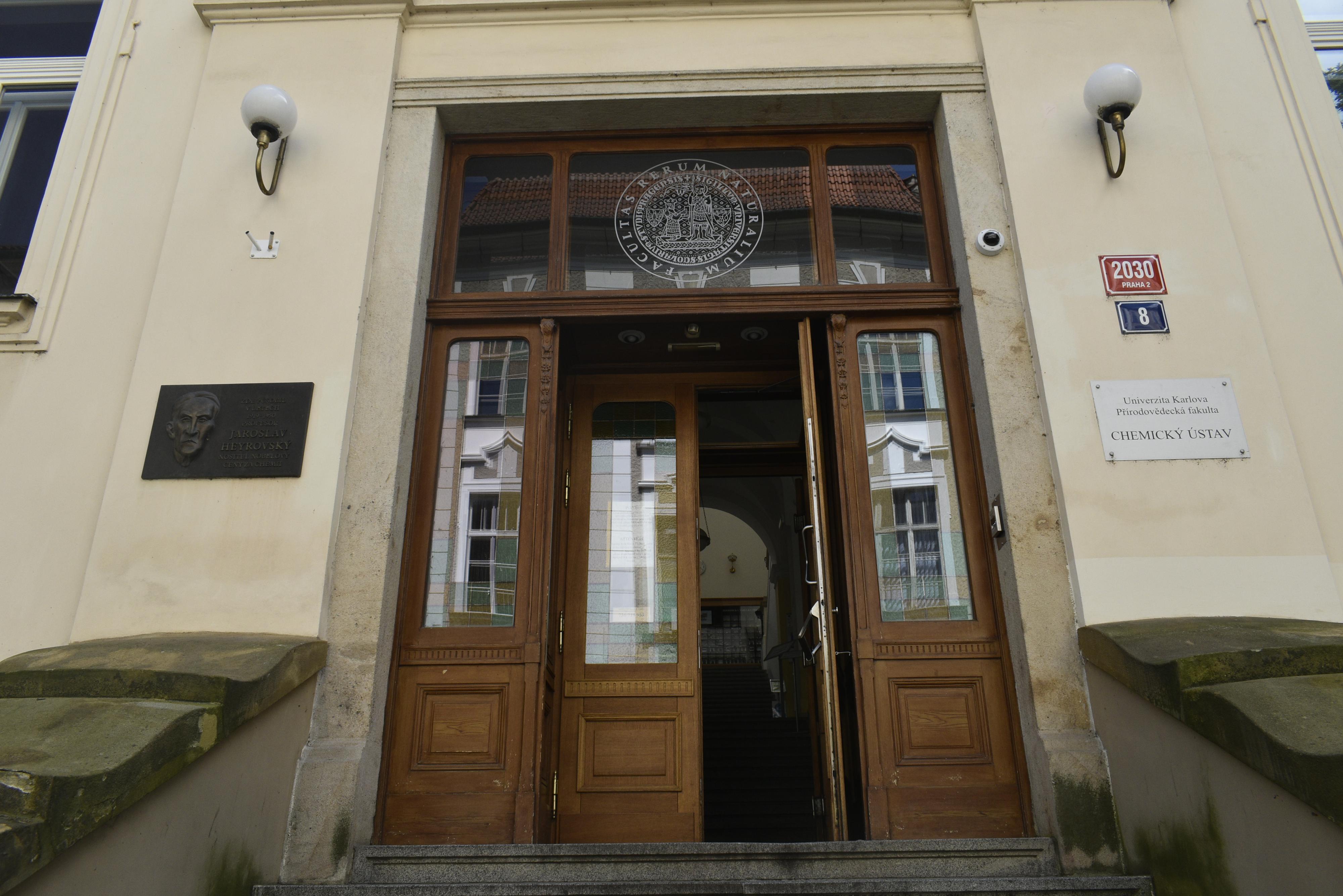Knihovna chemie Přírodovědecké fakulty Univerzity Karlovy foto 2