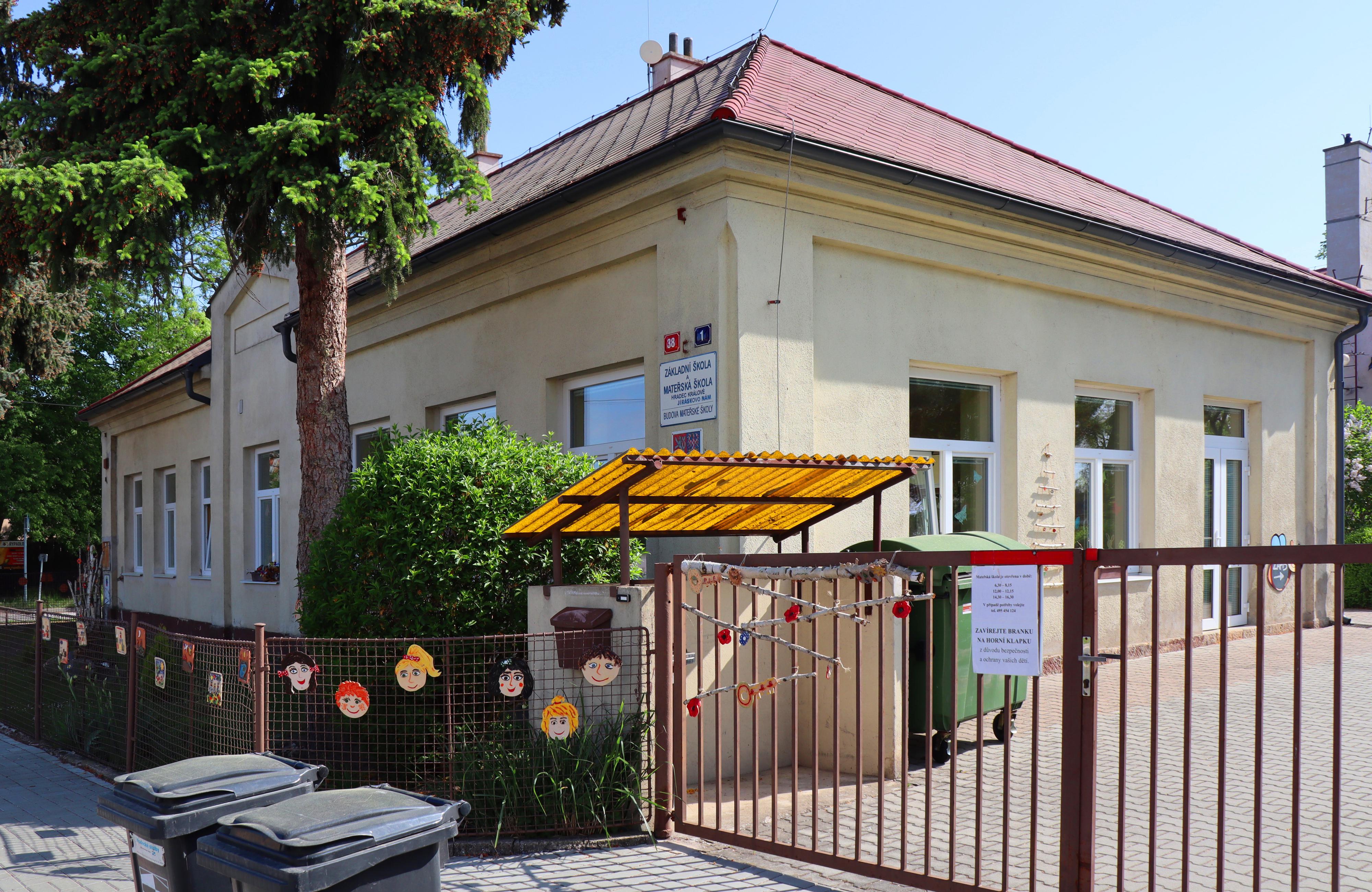 ZŠ a MŠ Hradec Králové, Poštovní 38 foto 2