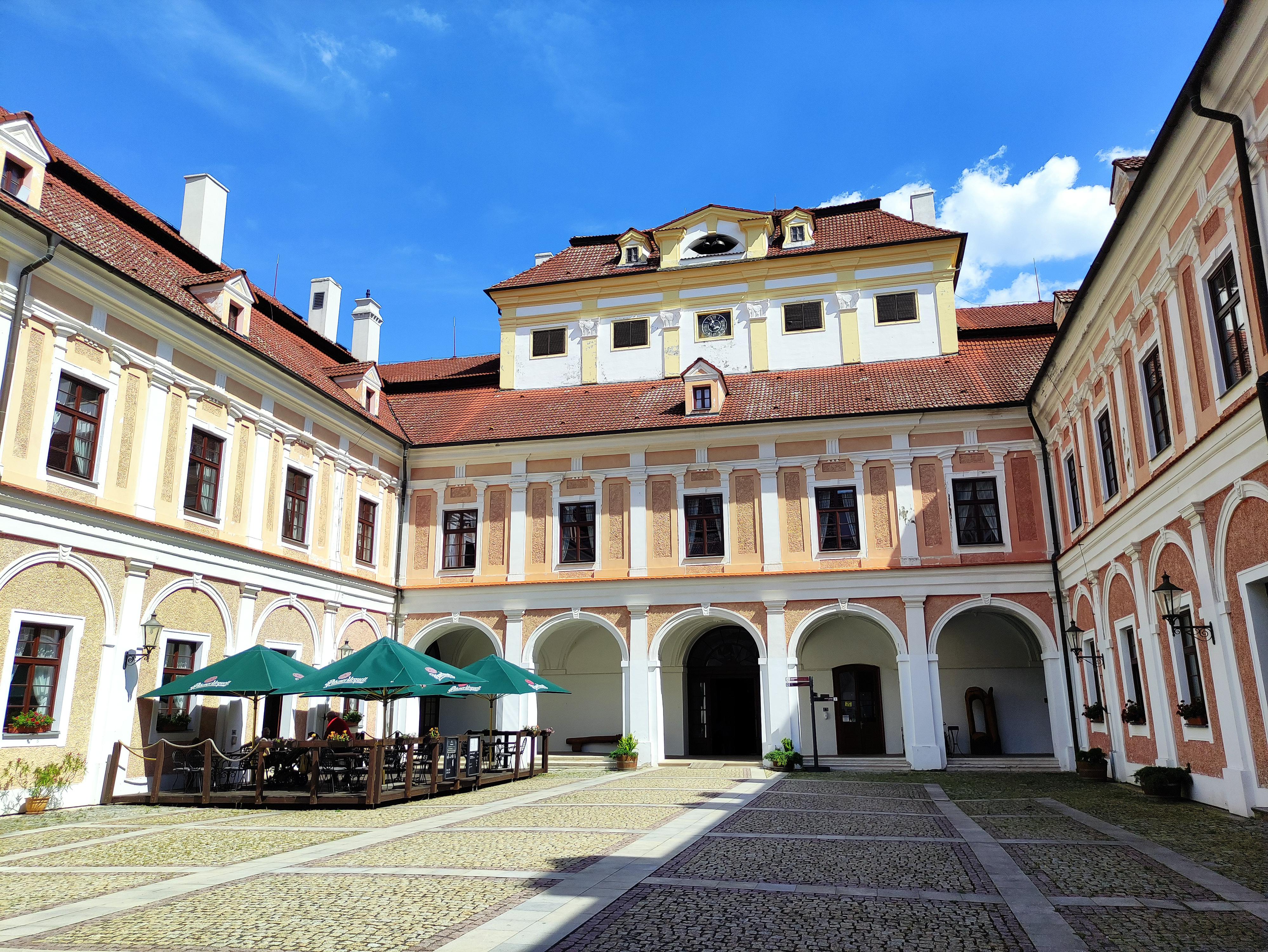 Restaurace Zámek Červený Hrádek foto 2