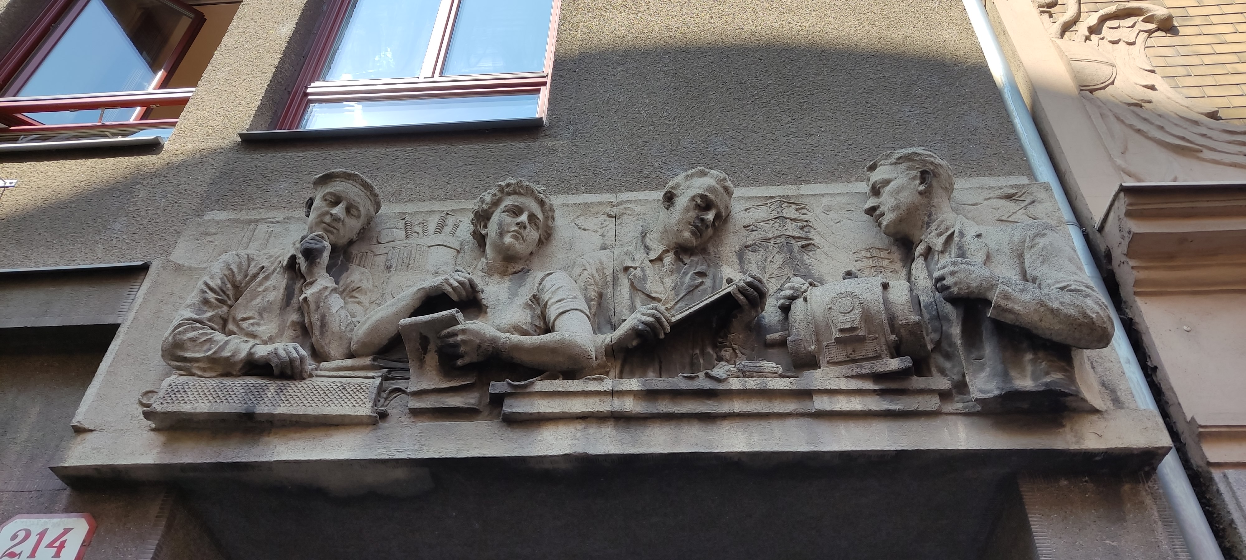 Družba: univerzitní kavárna foto 2