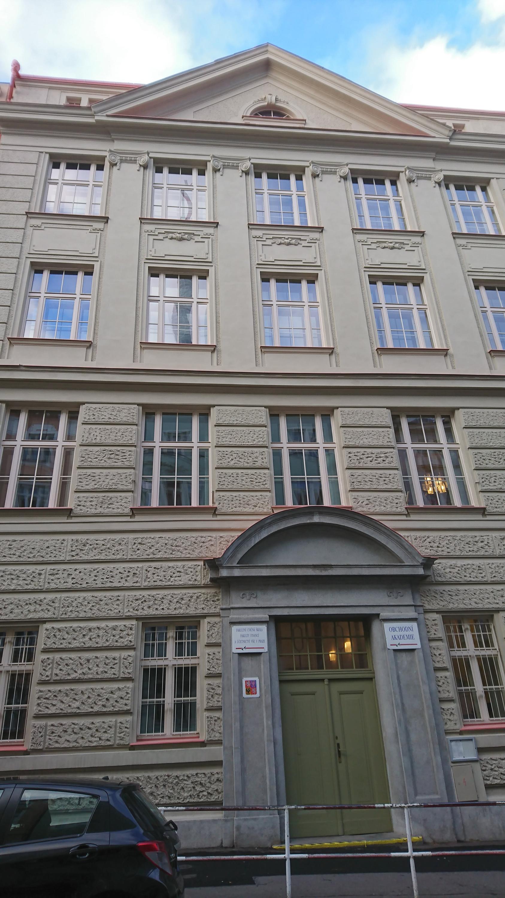 Obchodní akademie Praha 3, Kubelíkova 37 foto 3