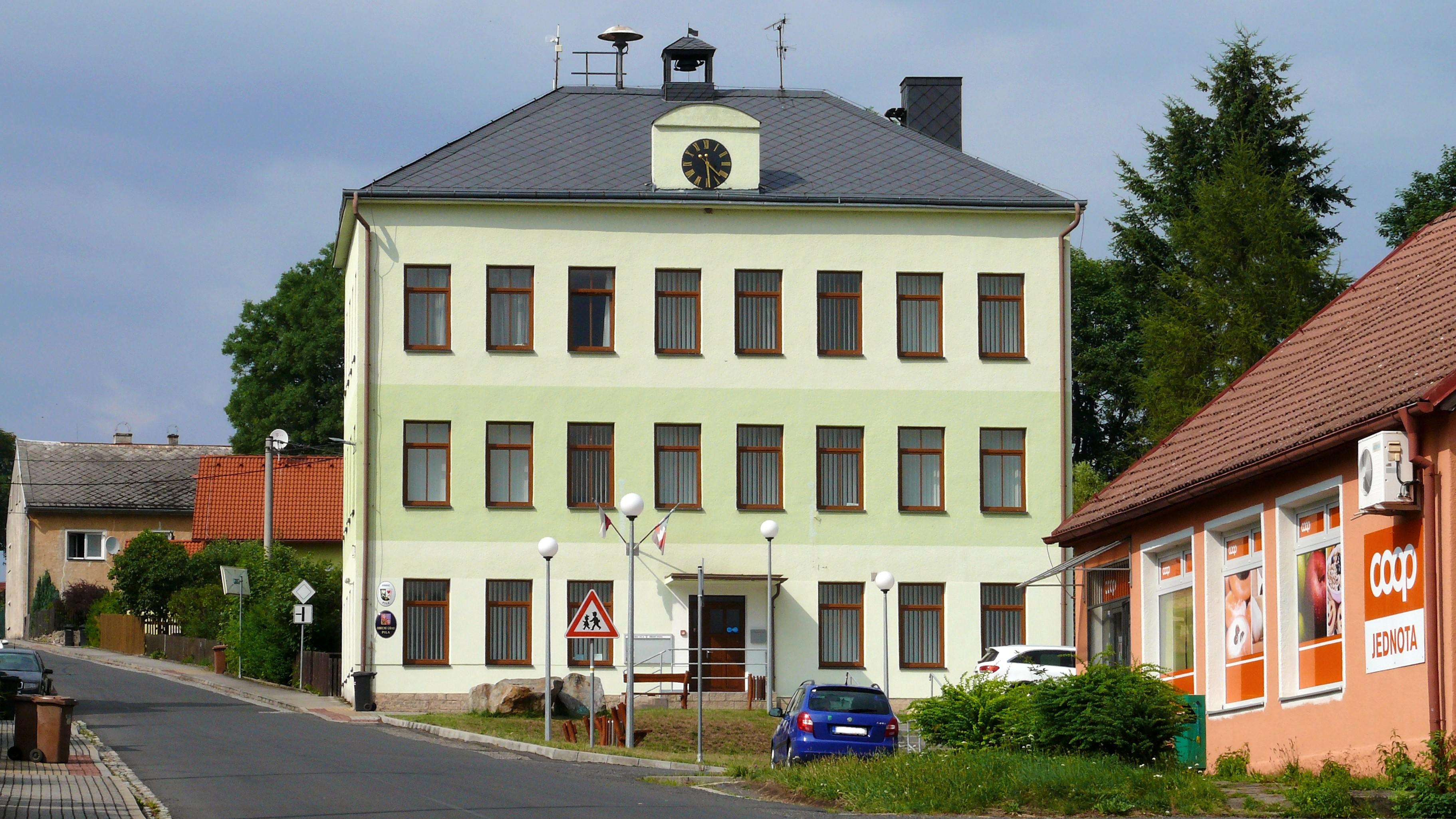 Pila - obecní úřad foto 3