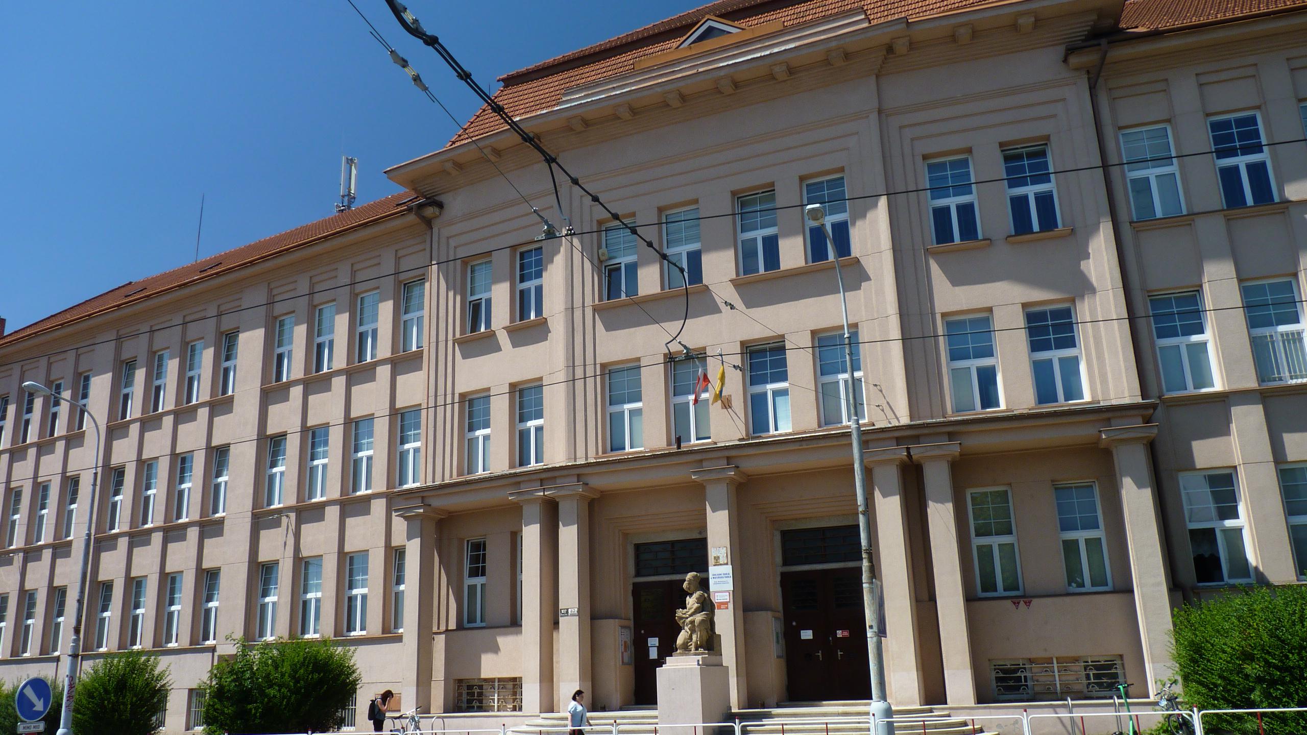 ZŠ a MŠ Brno, Merhautova foto 4