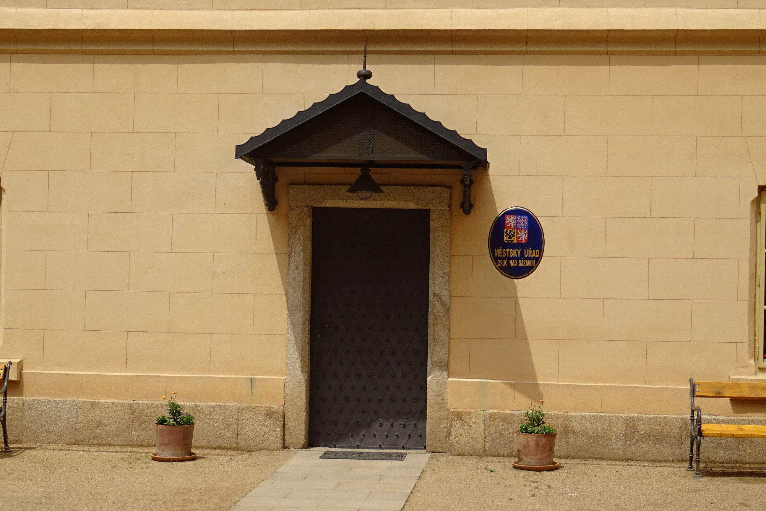 Zruč nad Sázavou - městský úřad foto 3