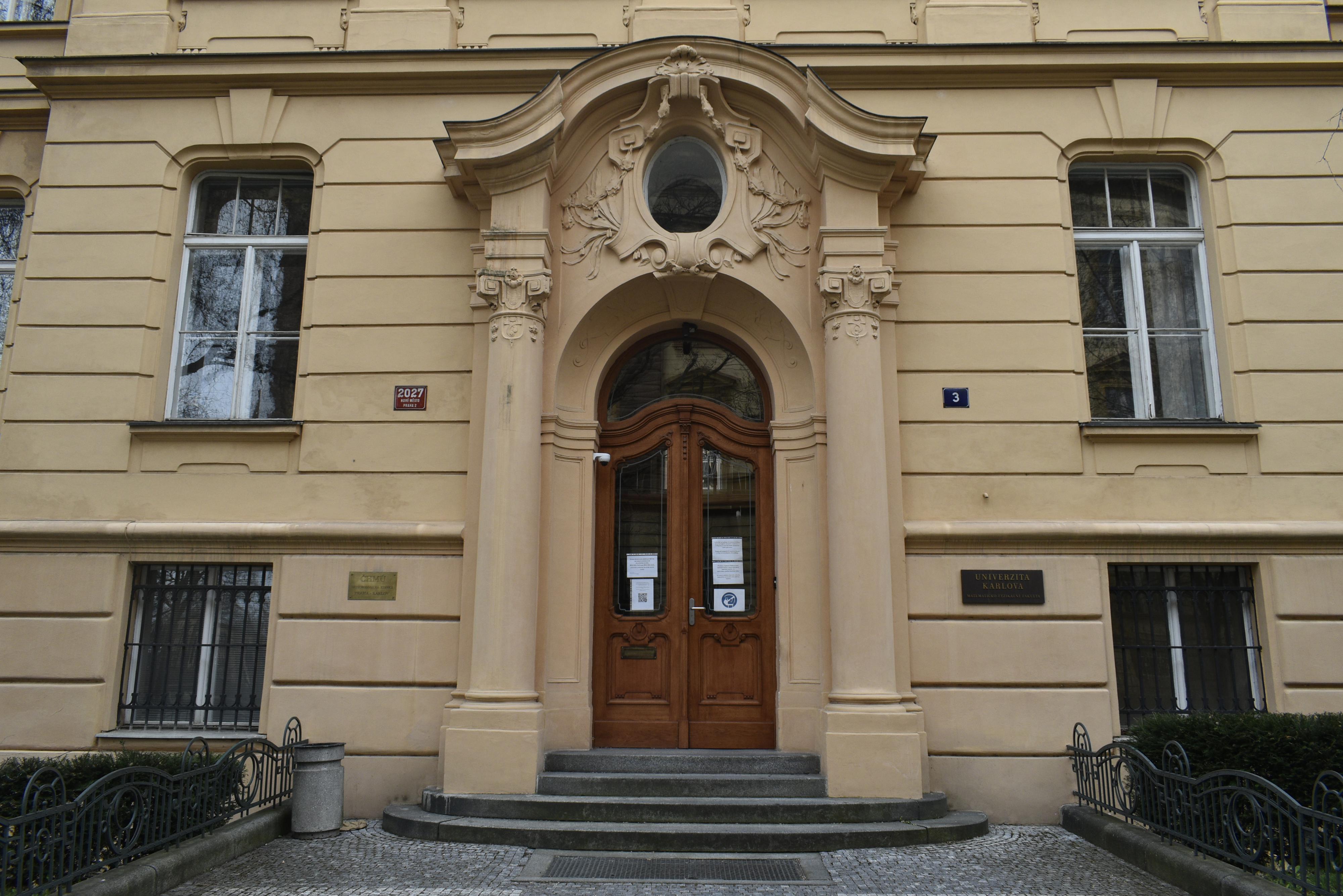 Knihovna Matematicko-fyzikální fakulty Univerzity Karlovy foto 5