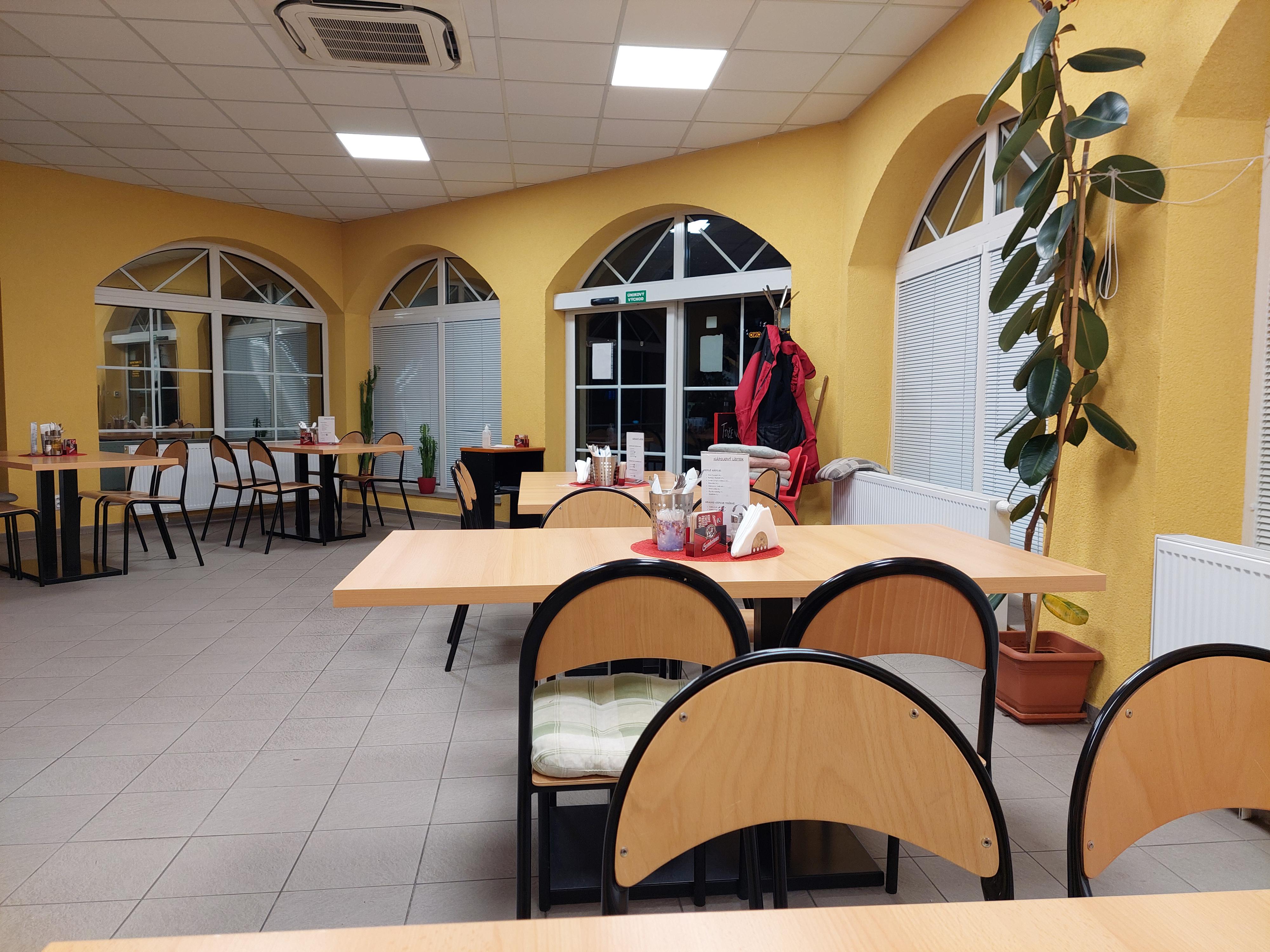 Občerstvení u čerpací stanice Tank ONO Spytihněv foto 2